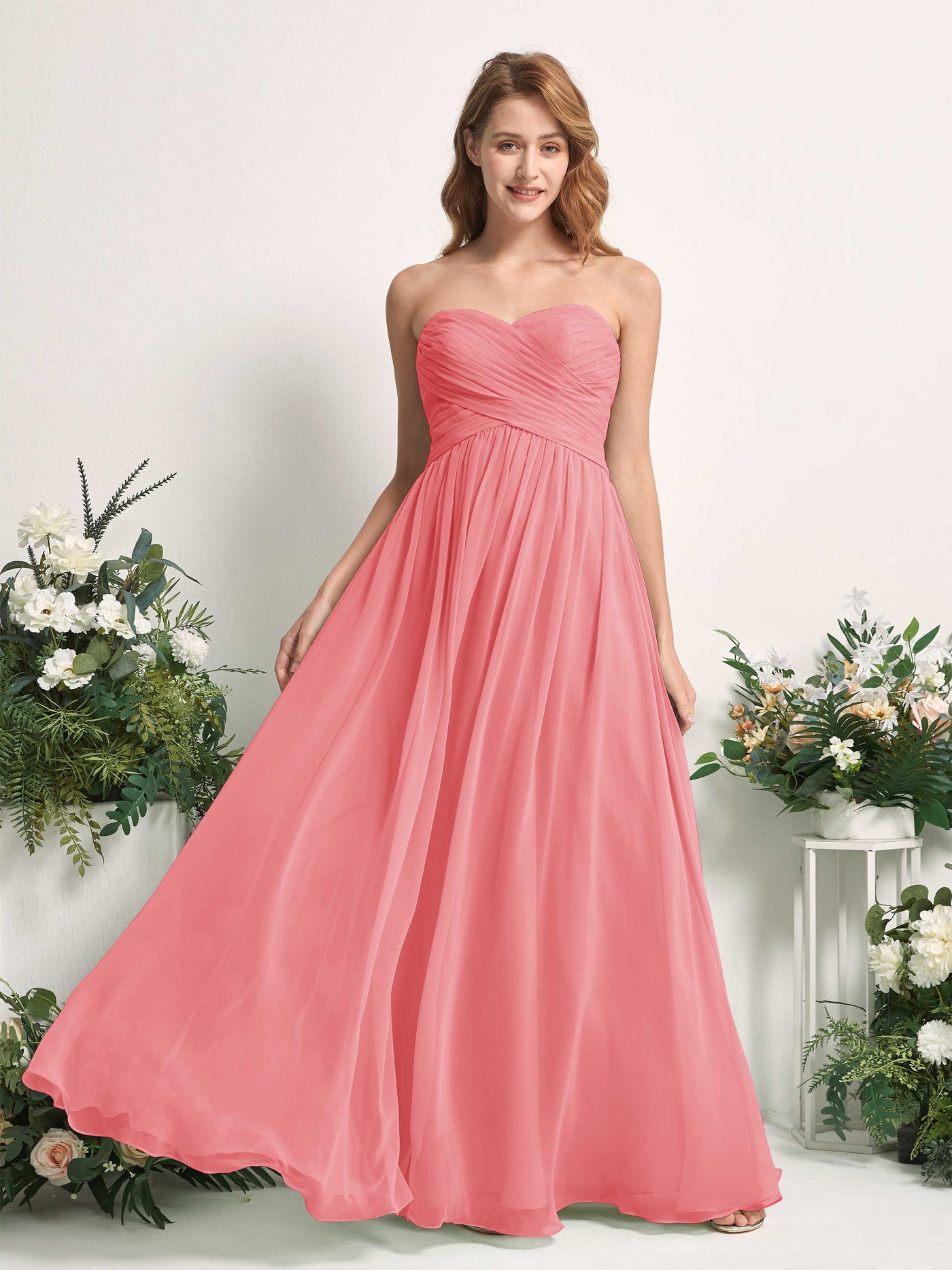Carlyna Vestido Línea A Cuello de corazón Hasta el suelo Gasa Fruncido Dama de honor Rosa Coral #color_rosa-coral