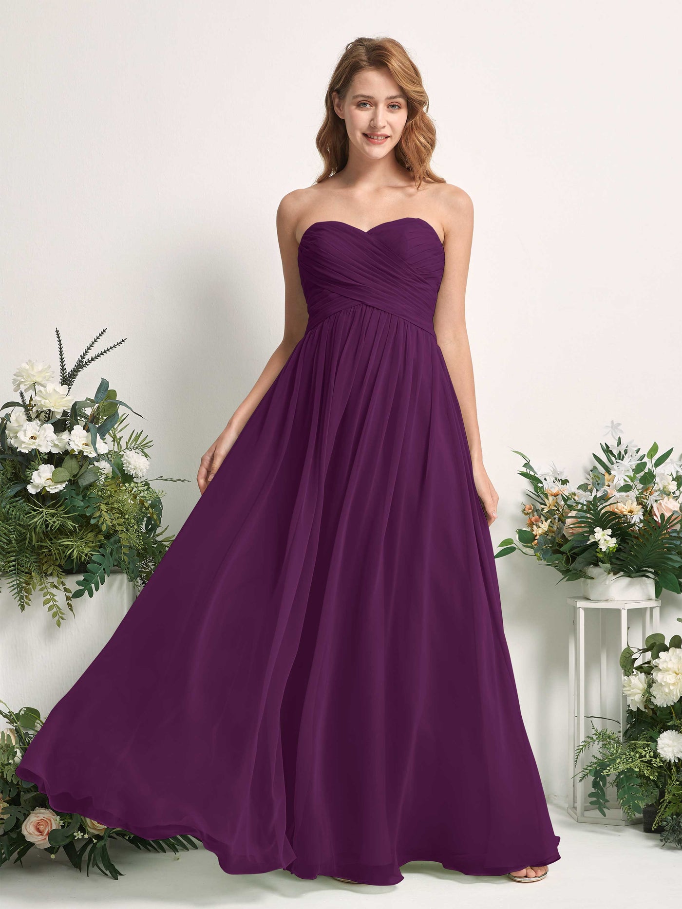 Carlyna Vestido Línea A Cuello de corazón Hasta el suelo Gasa Fruncido Dama de honor Uva #color_uva