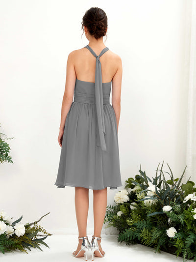 Carlyna Vestido línea A cuello halter hasta la rodilla gasa fruncido dama de honor Gris Acero #color_gris-acero