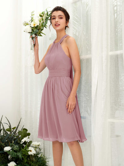 Carlyna Vestido línea A cuello halter hasta la rodilla gasa fruncido dama de honor Malva Clásico #color_malva-cl-sico