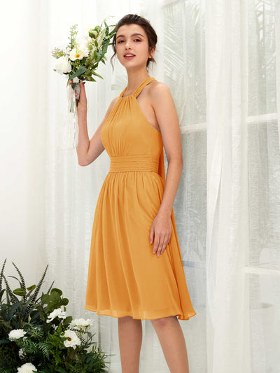 Carlyna Vestido línea A cuello halter hasta la rodilla gasa fruncido dama de honor Mango #color_mango