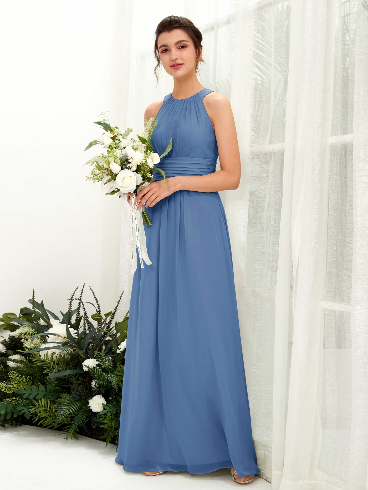 Carlyna Vestido línea A cuello redondo hasta el suelo fruncido dama de honor Azul polvoriento #color_azul-polvoriento