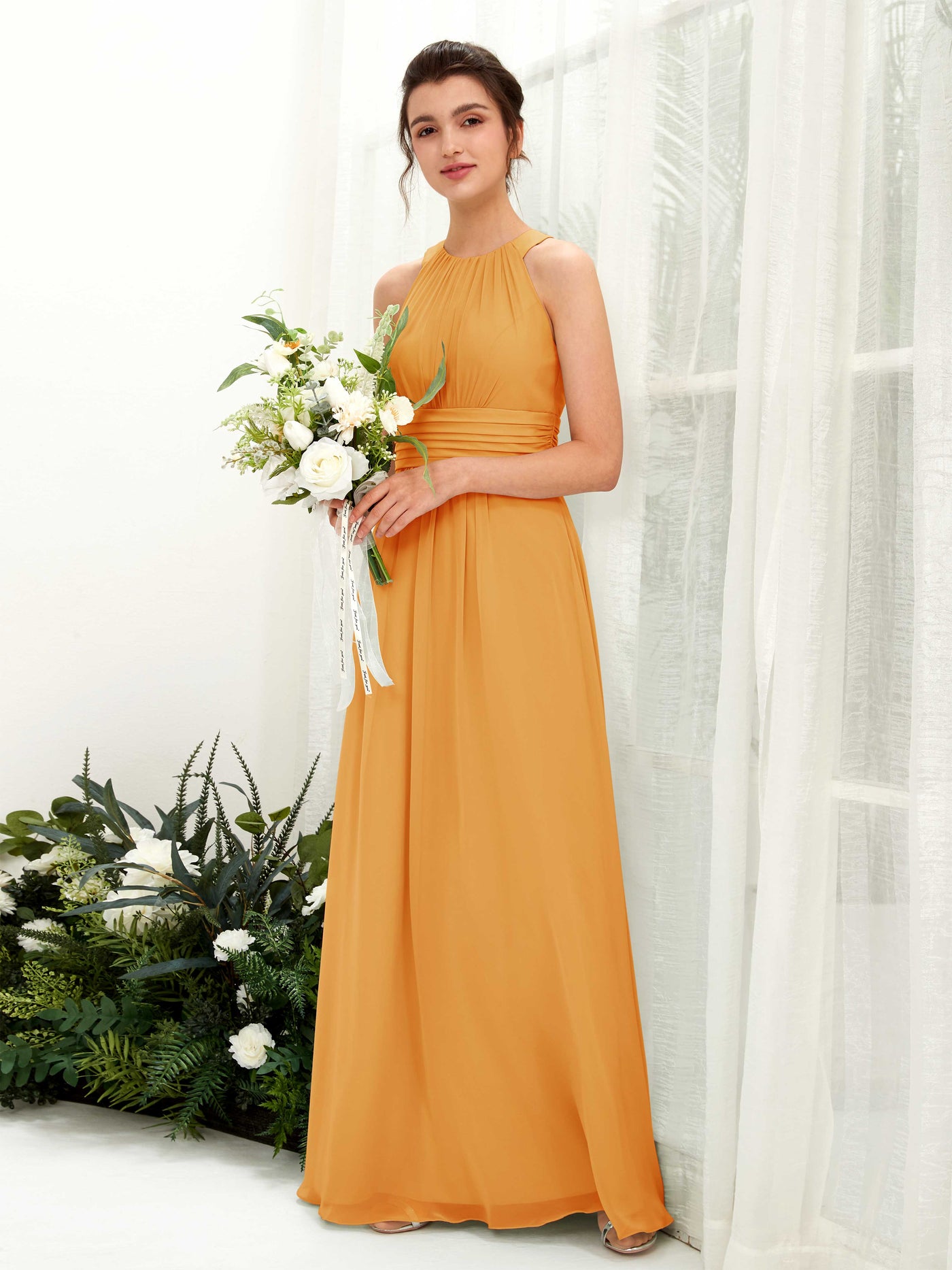 Carlyna Vestido línea A cuello redondo hasta el suelo fruncido dama de honor Mango #color_mango