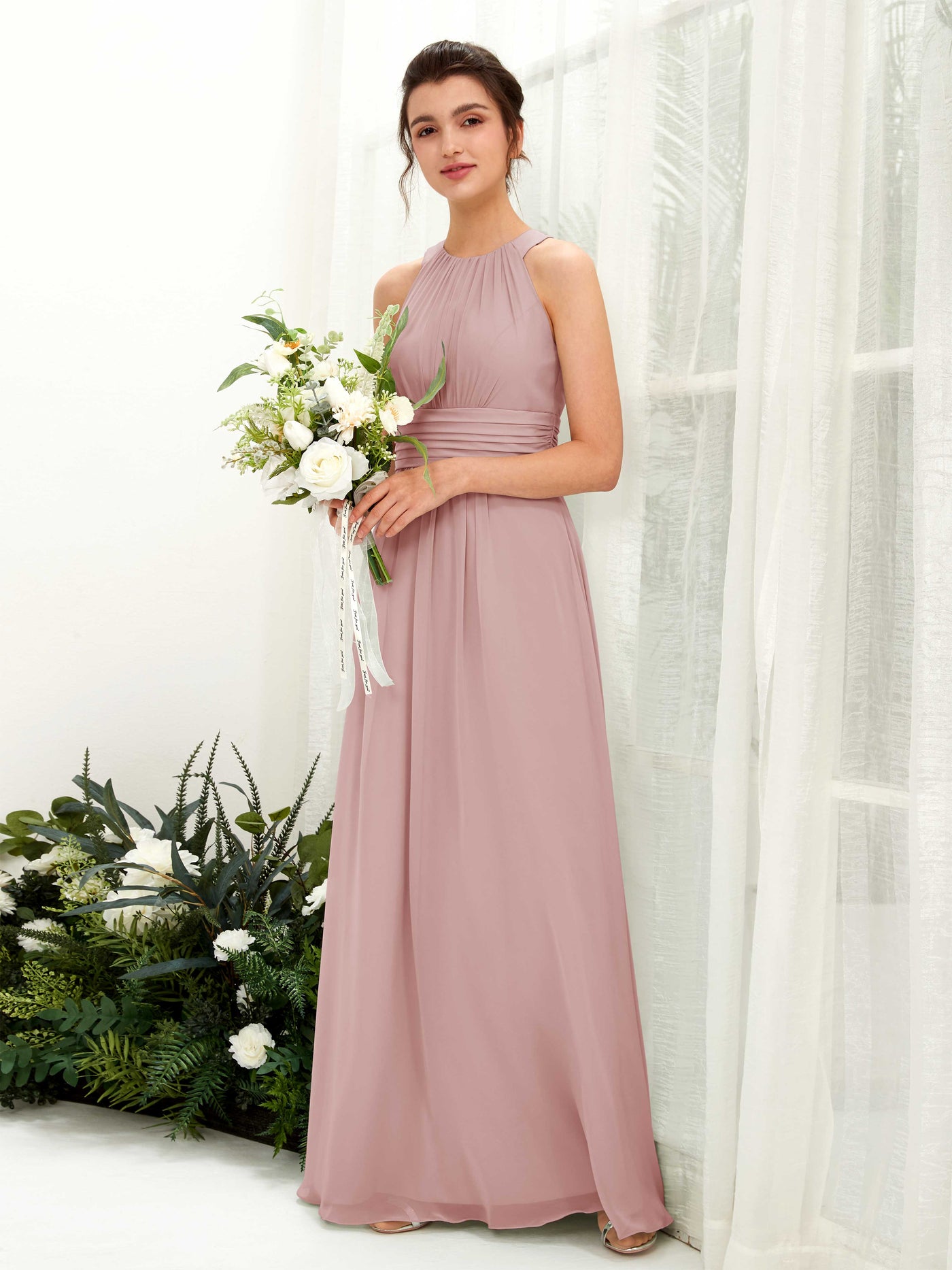 Carlyna Vestido línea A cuello redondo hasta el suelo fruncido dama de honor Rosa Polvorienta #color_rosa-polvorienta