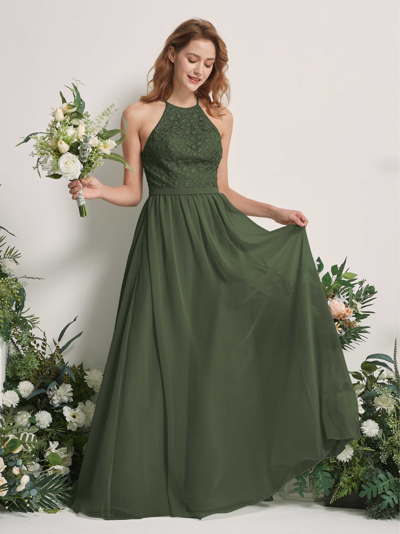 Carlyna Vestido línea A cuello redondo hasta el suelo vestidos de dama de honor Oliva Martini #color_oliva-martini