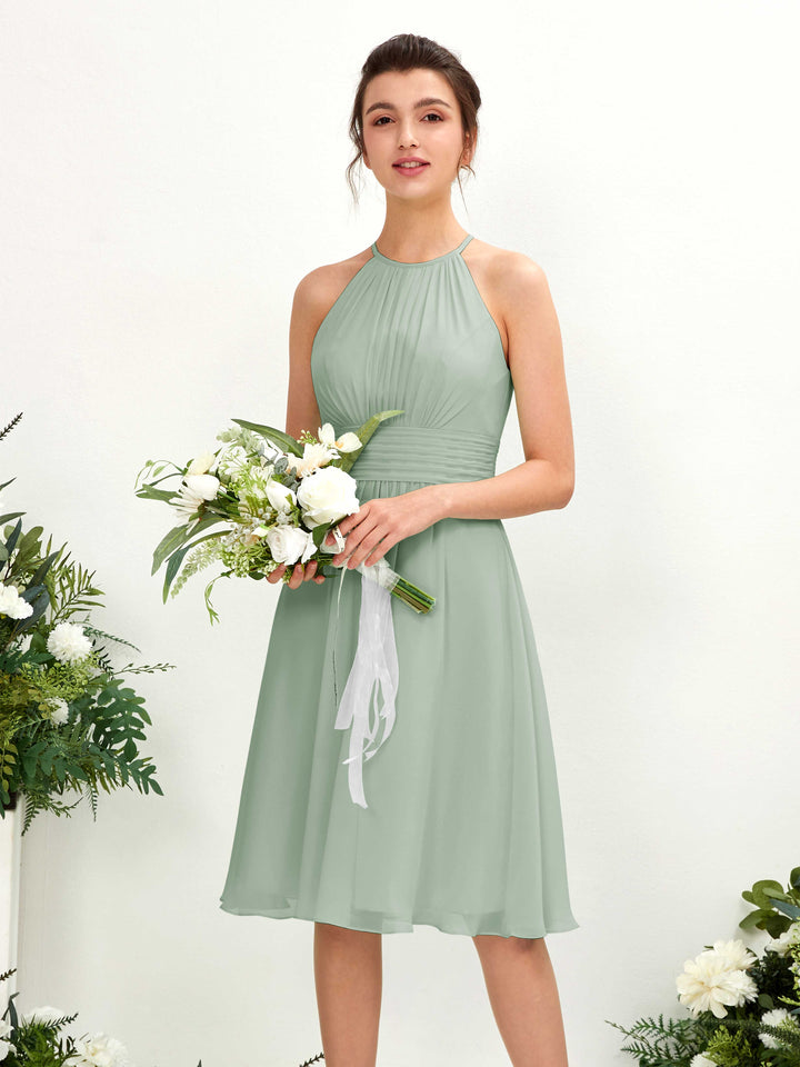 Carlyna Vestido línea A cuello redondo hasta la rodilla gasa dama de honor Verde Salvia 