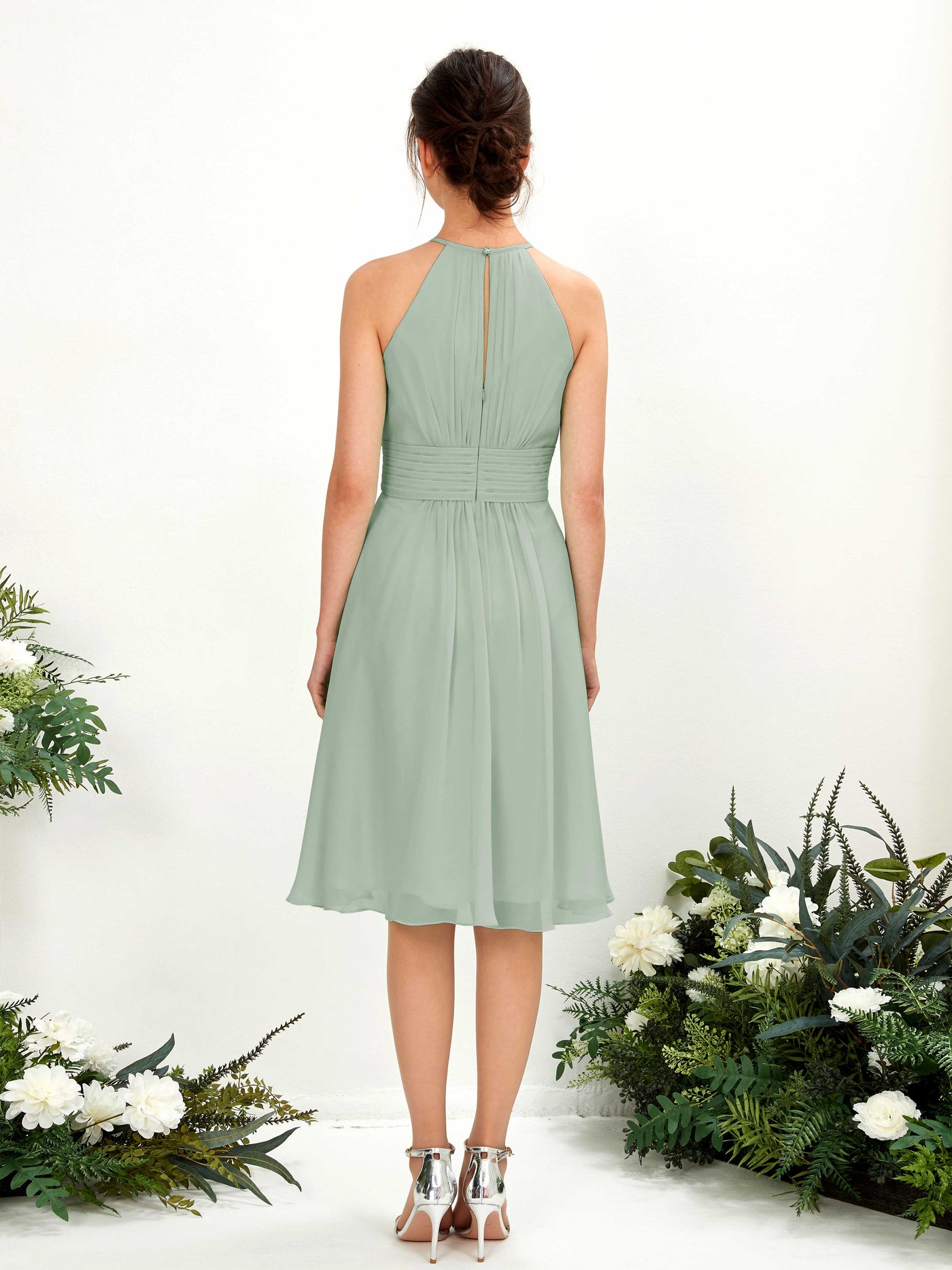 Carlyna Vestido línea A cuello redondo hasta la rodilla gasa dama de honor Verde Salvia #color_verde-salvia
