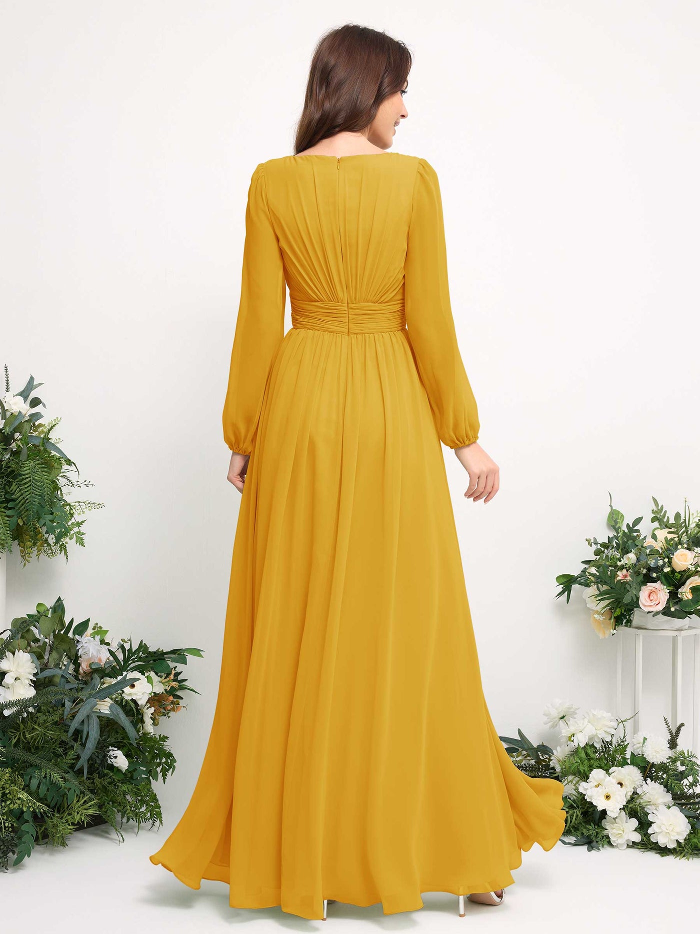 Carlyna Vestido línea A de gasa escote bandeja manga larga para dama de honor Amarillo Mostaza #color_amarillo-mostaza