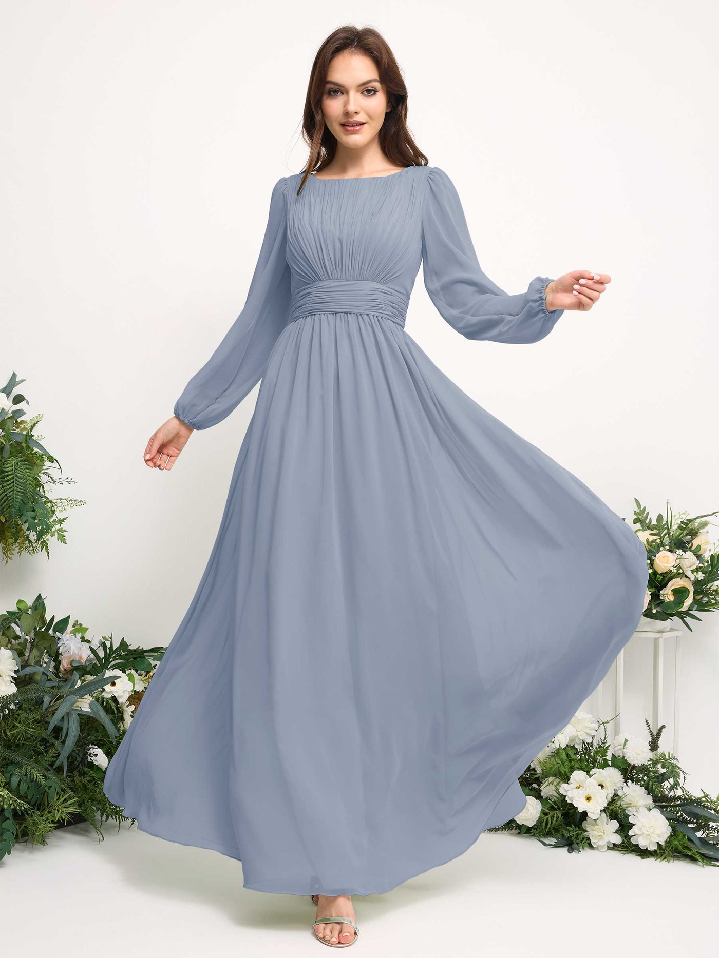 Carlyna Vestido línea A de gasa escote bandeja manga larga para dama de honor Azul Empolvado Mejorado #color_azul-empolvado-mejorado