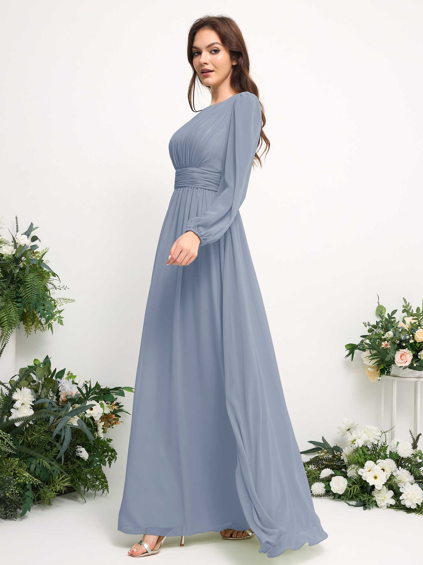 Carlyna Vestido línea A de gasa escote bandeja manga larga para dama de honor Azul Empolvado Mejorado #color_azul-empolvado-mejorado