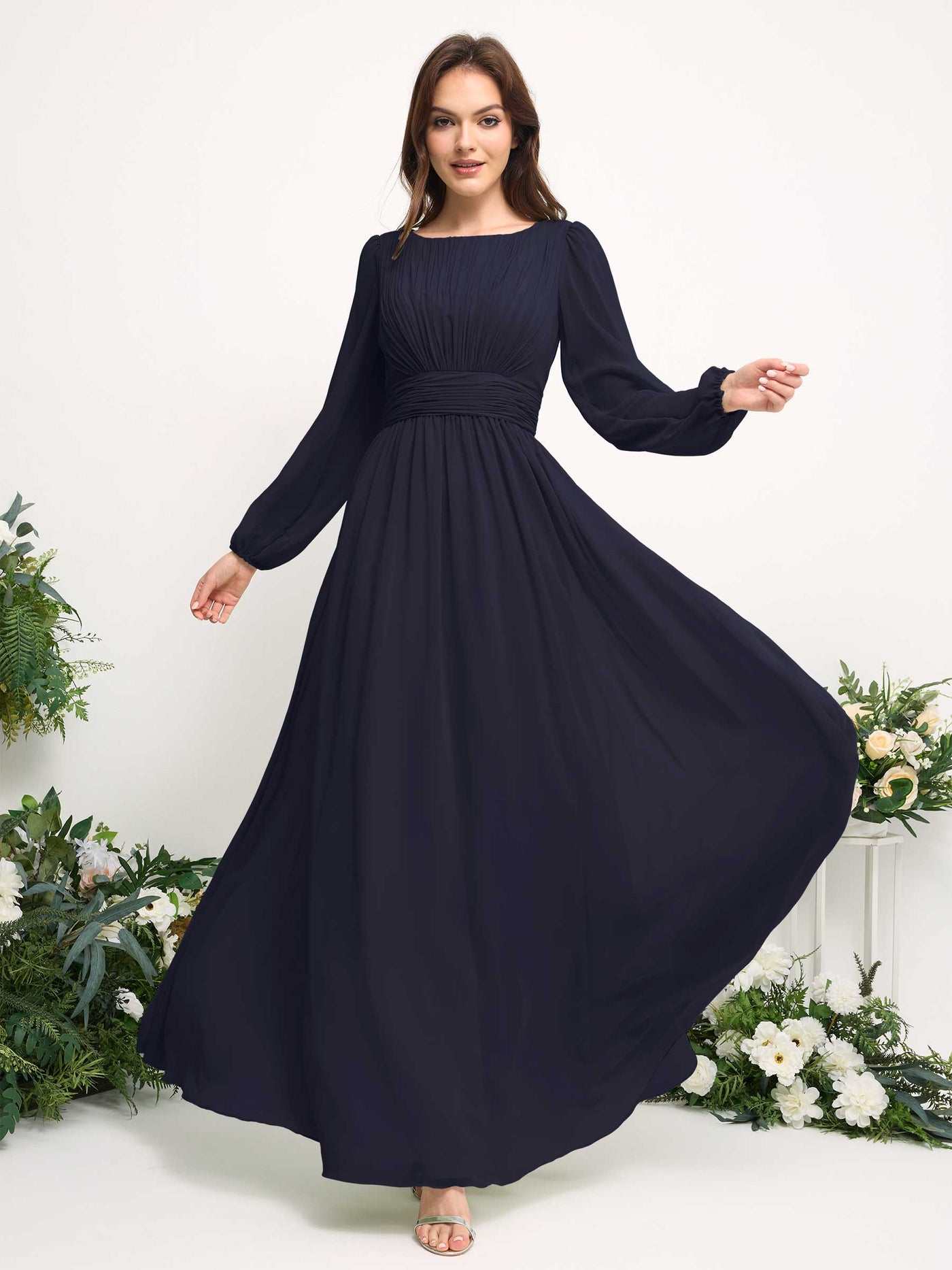 Carlyna Vestido línea A de gasa escote bandeja manga larga para dama de honor Azul Marino Oscuro #color_azul-marino-oscuro