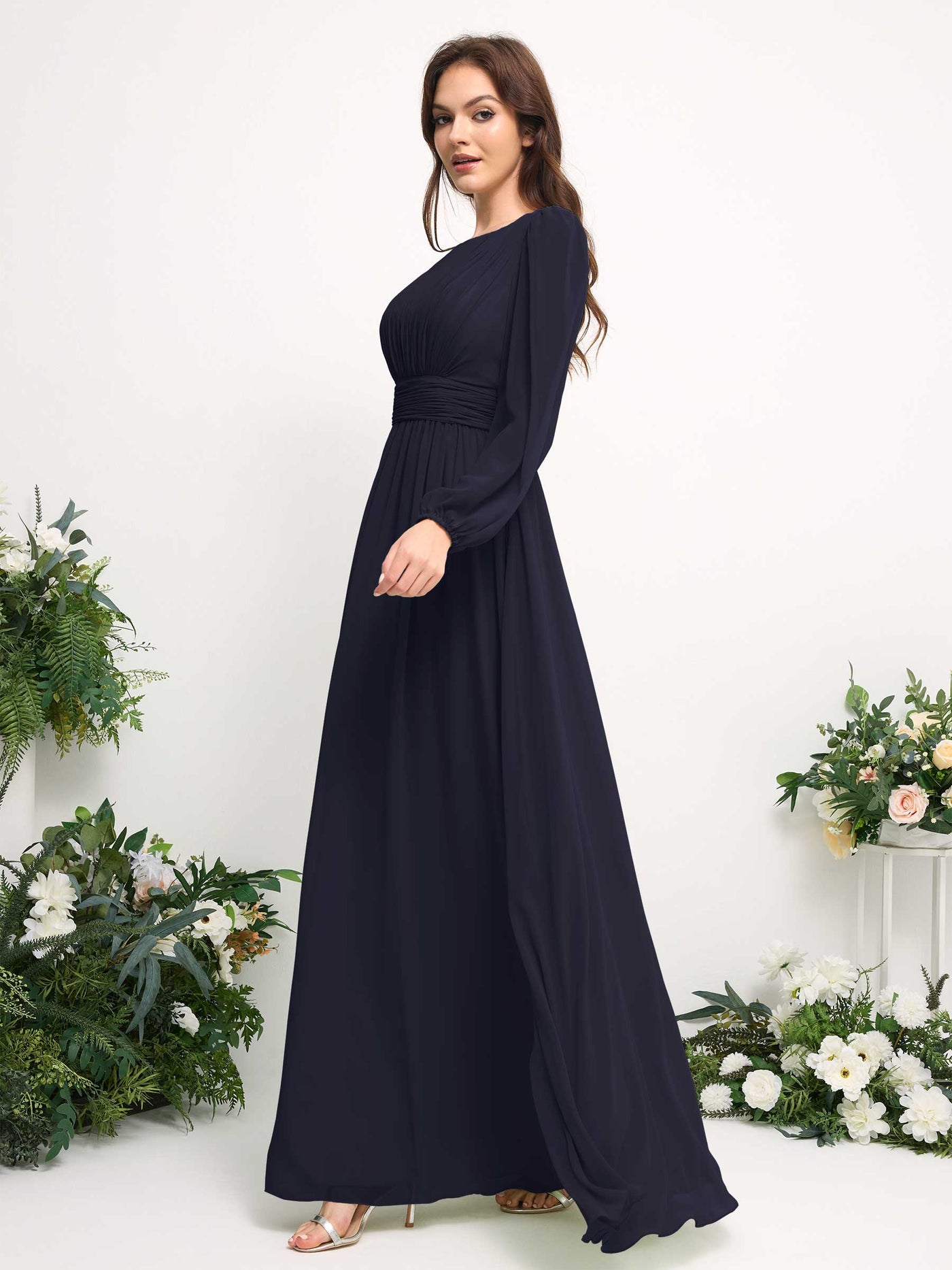 Carlyna Vestido línea A de gasa escote bandeja manga larga para dama de honor Azul Marino Oscuro #color_azul-marino-oscuro