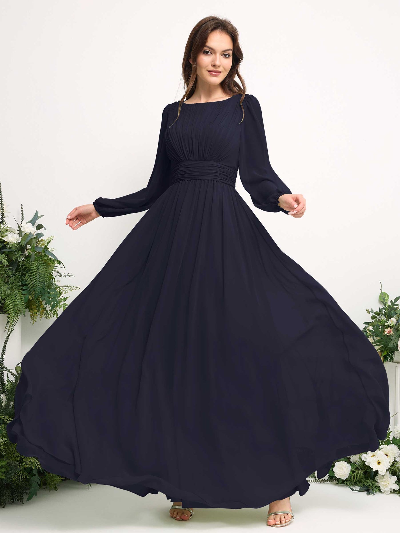 Carlyna Vestido línea A de gasa escote bandeja manga larga para dama de honor Azul Marino Oscuro #color_azul-marino-oscuro
