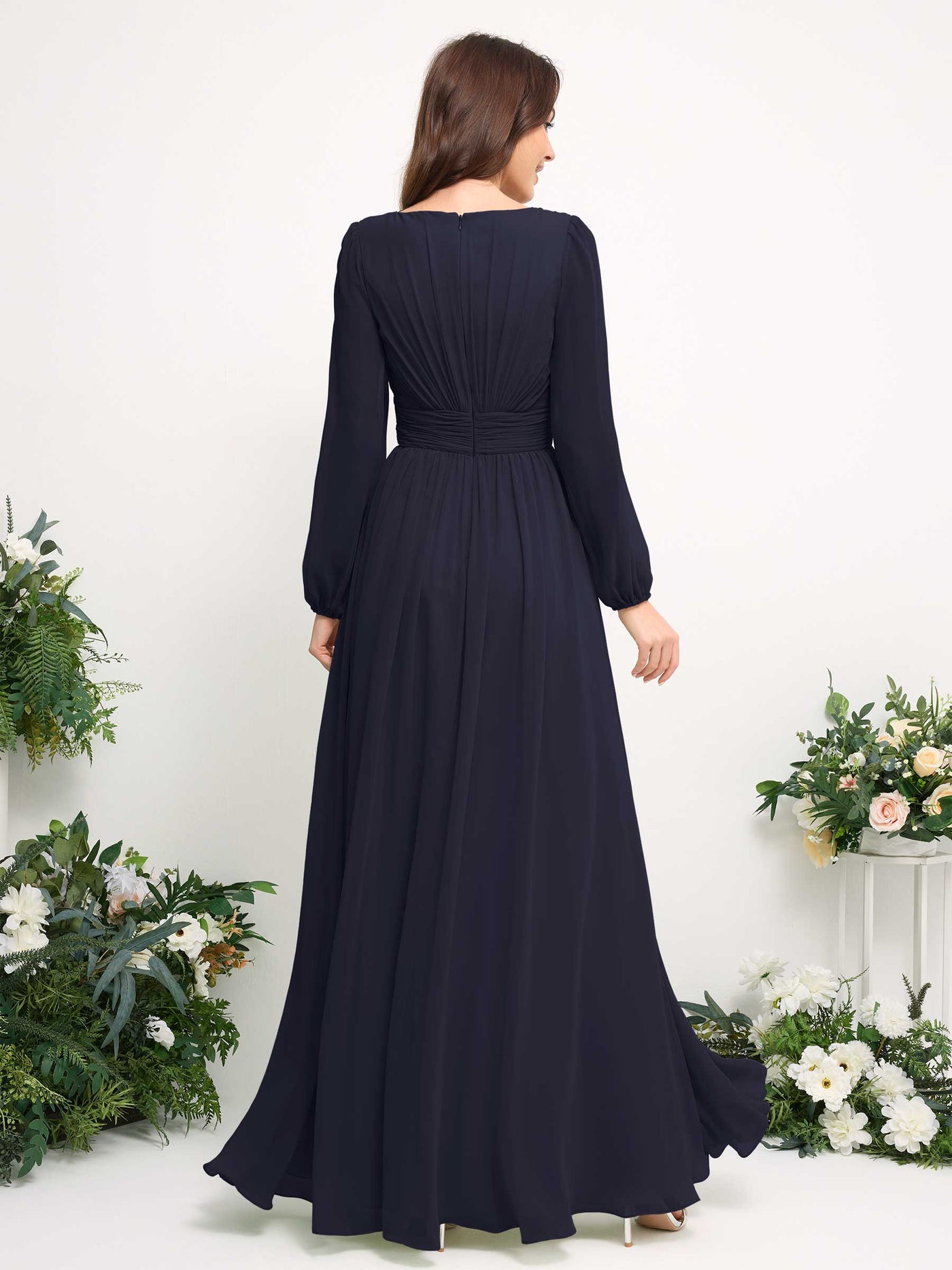 Carlyna Vestido línea A de gasa escote bandeja manga larga para dama de honor Azul Marino Oscuro #color_azul-marino-oscuro