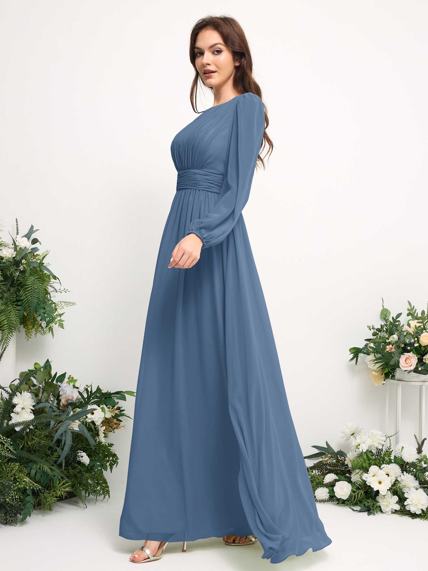 Carlyna Vestido línea A de gasa escote bandeja manga larga para dama de honor Azul polvoriento #color_azul-polvoriento