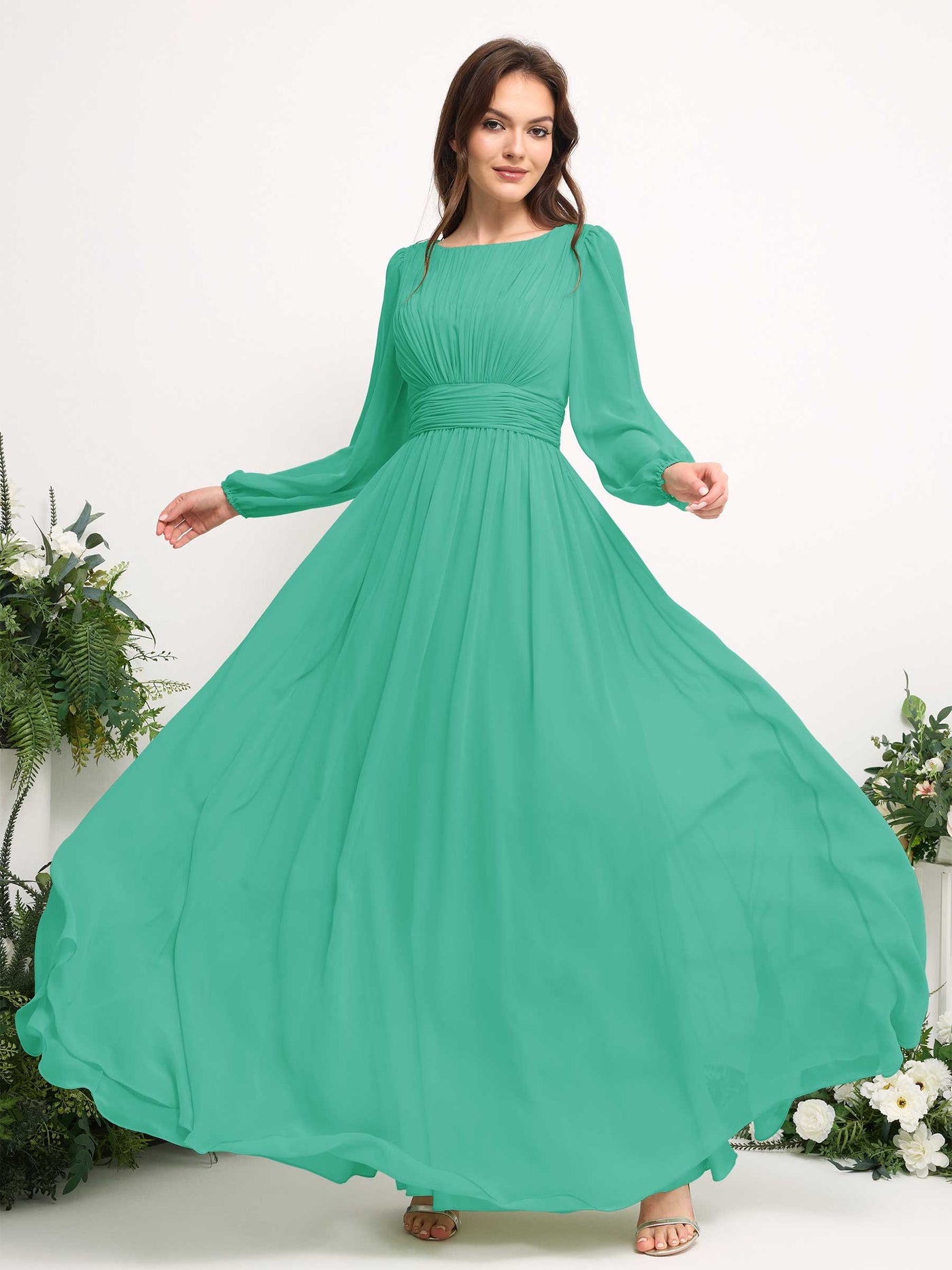 Carlyna Vestido línea A de gasa escote bandeja manga larga para dama de honor Azul Tiffany #color_azul-tiffany