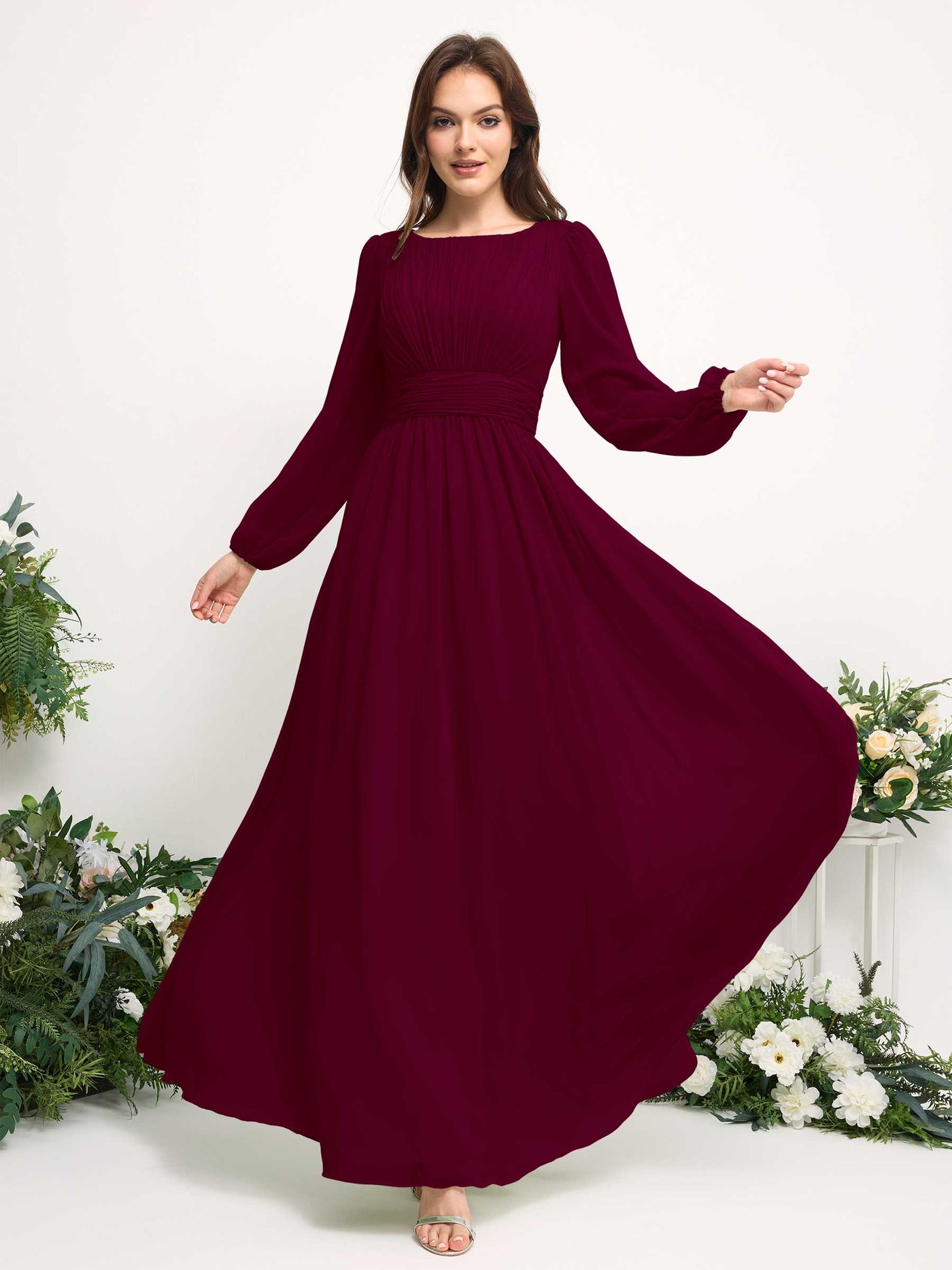 Carlyna Vestido línea A de gasa escote bandeja manga larga para dama de honor Borgoña #color_borgo-a