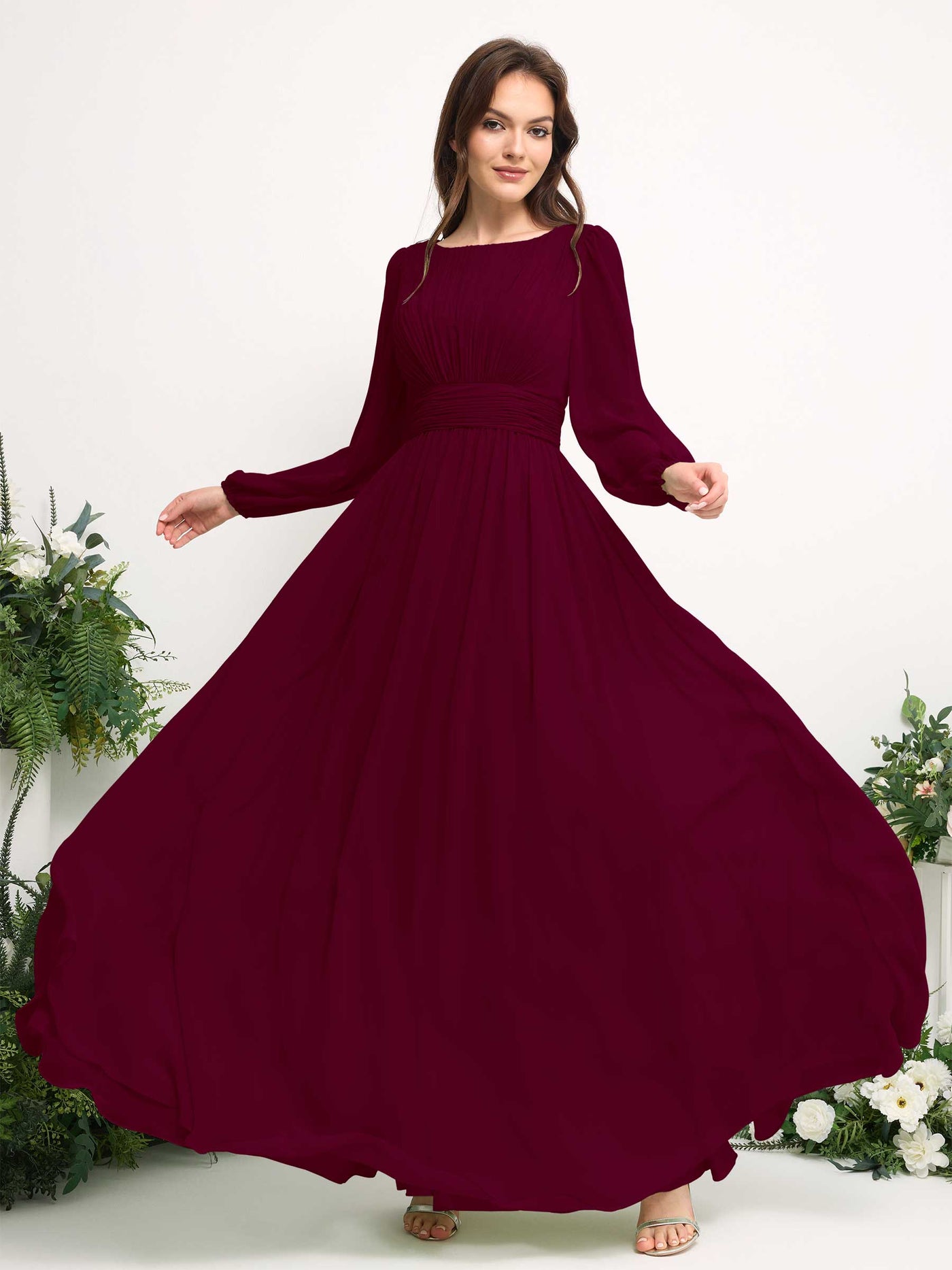 Carlyna Vestido línea A de gasa escote bandeja manga larga para dama de honor Borgoña #color_borgo-a