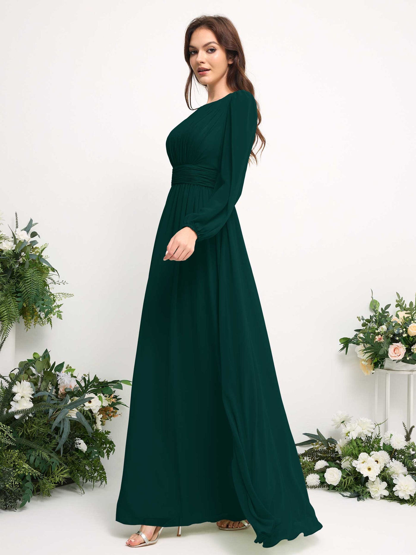 Carlyna Vestido línea A de gasa escote bandeja manga larga para dama de honor Esmeralda Oscuro #color_esmeralda-oscuro