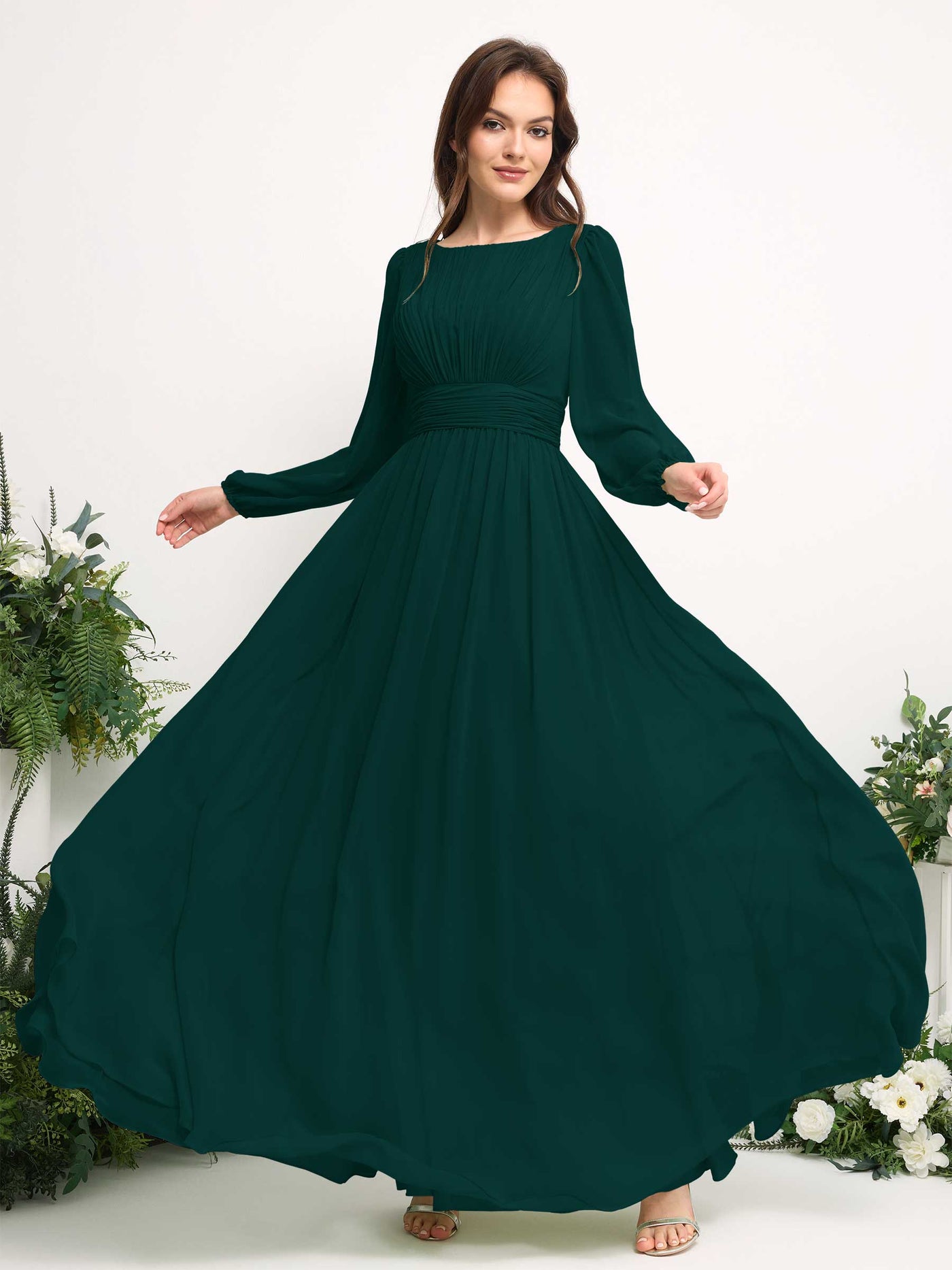 Carlyna Vestido línea A de gasa escote bandeja manga larga para dama de honor Esmeralda Oscuro #color_esmeralda-oscuro