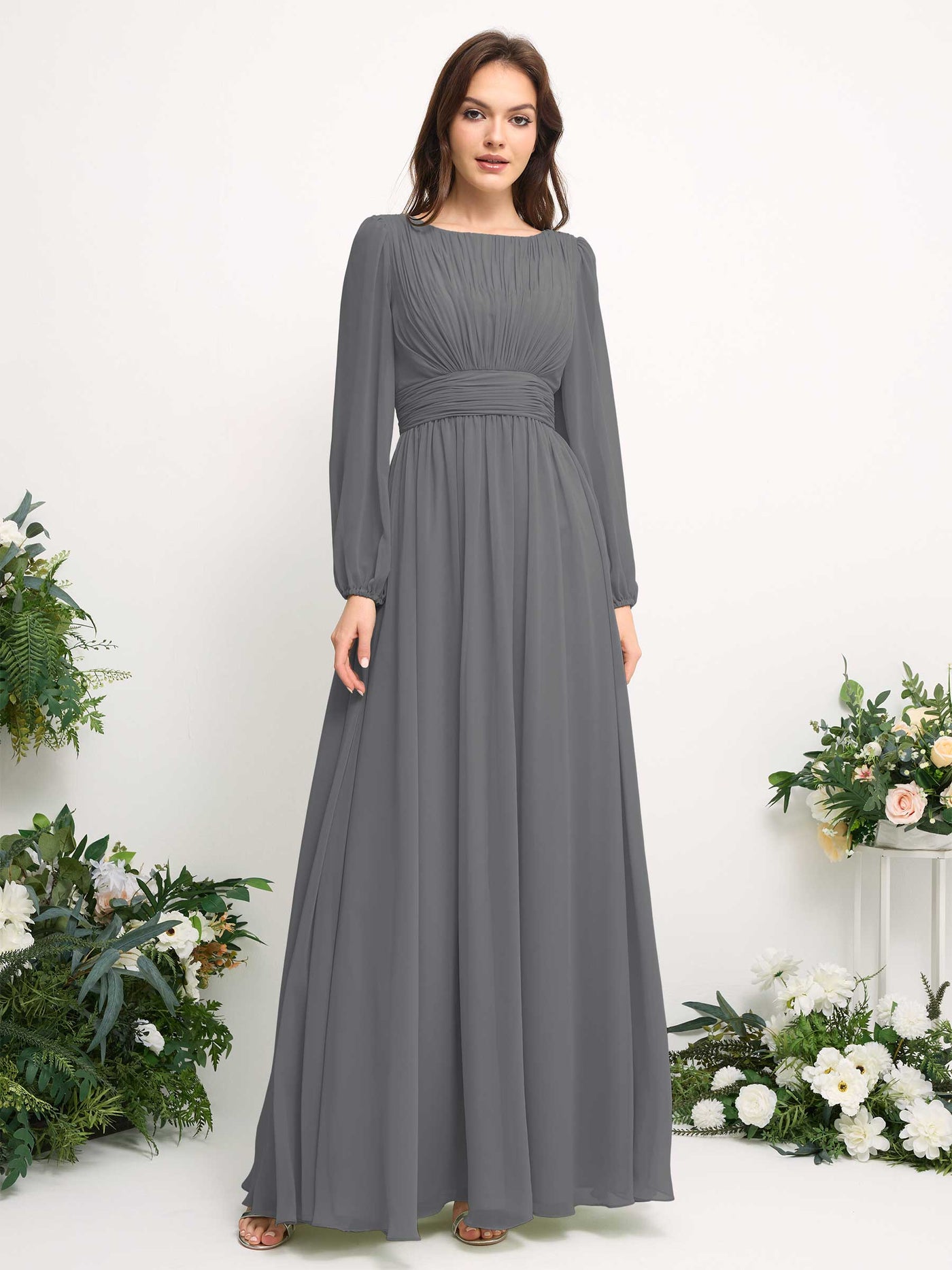 Carlyna Vestido línea A de gasa escote bandeja manga larga para dama de honor Gris Acero #color_gris-acero