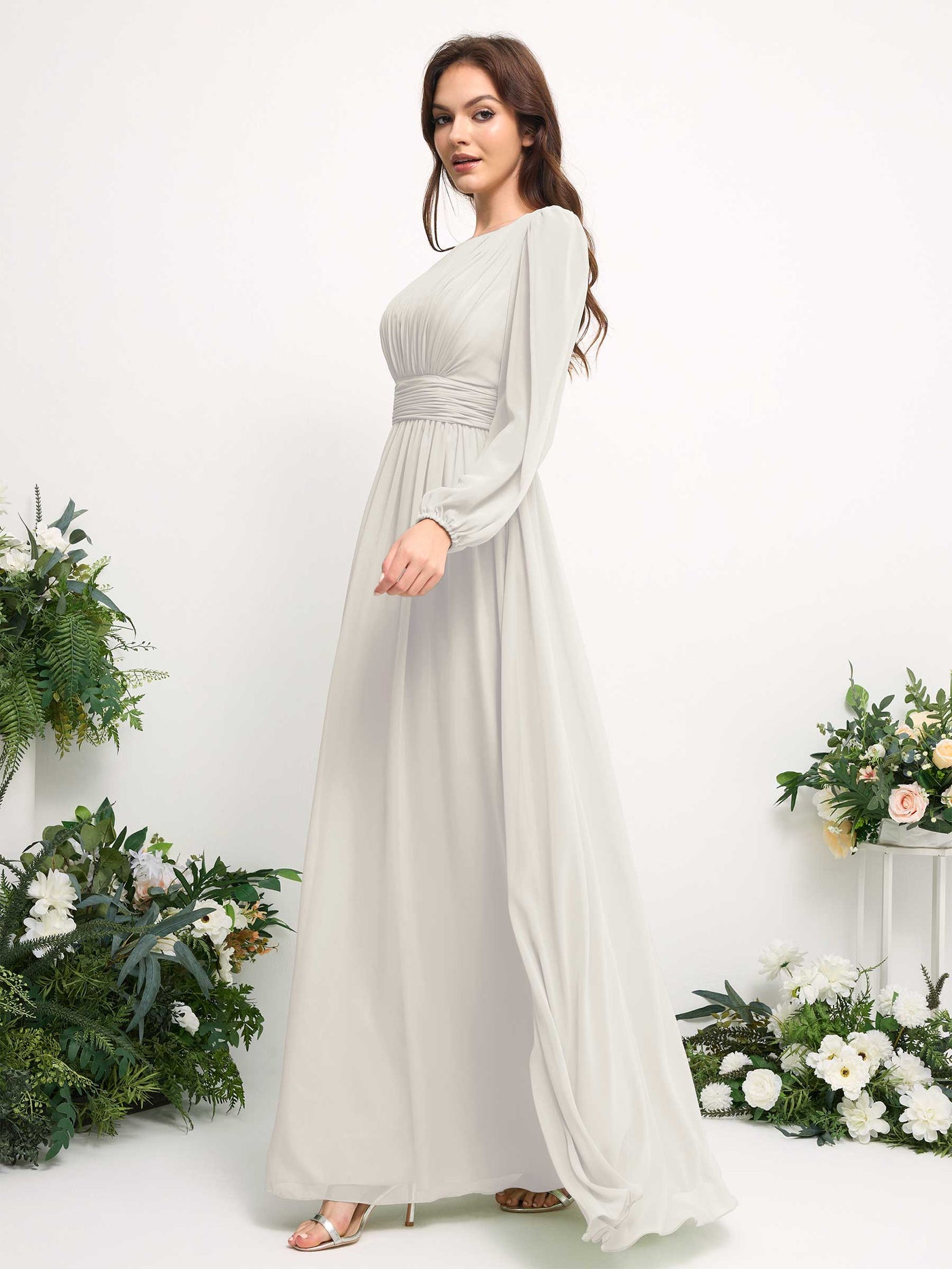 Carlyna Vestido línea A de gasa escote bandeja manga larga para dama de honor Marfil #color_marfil