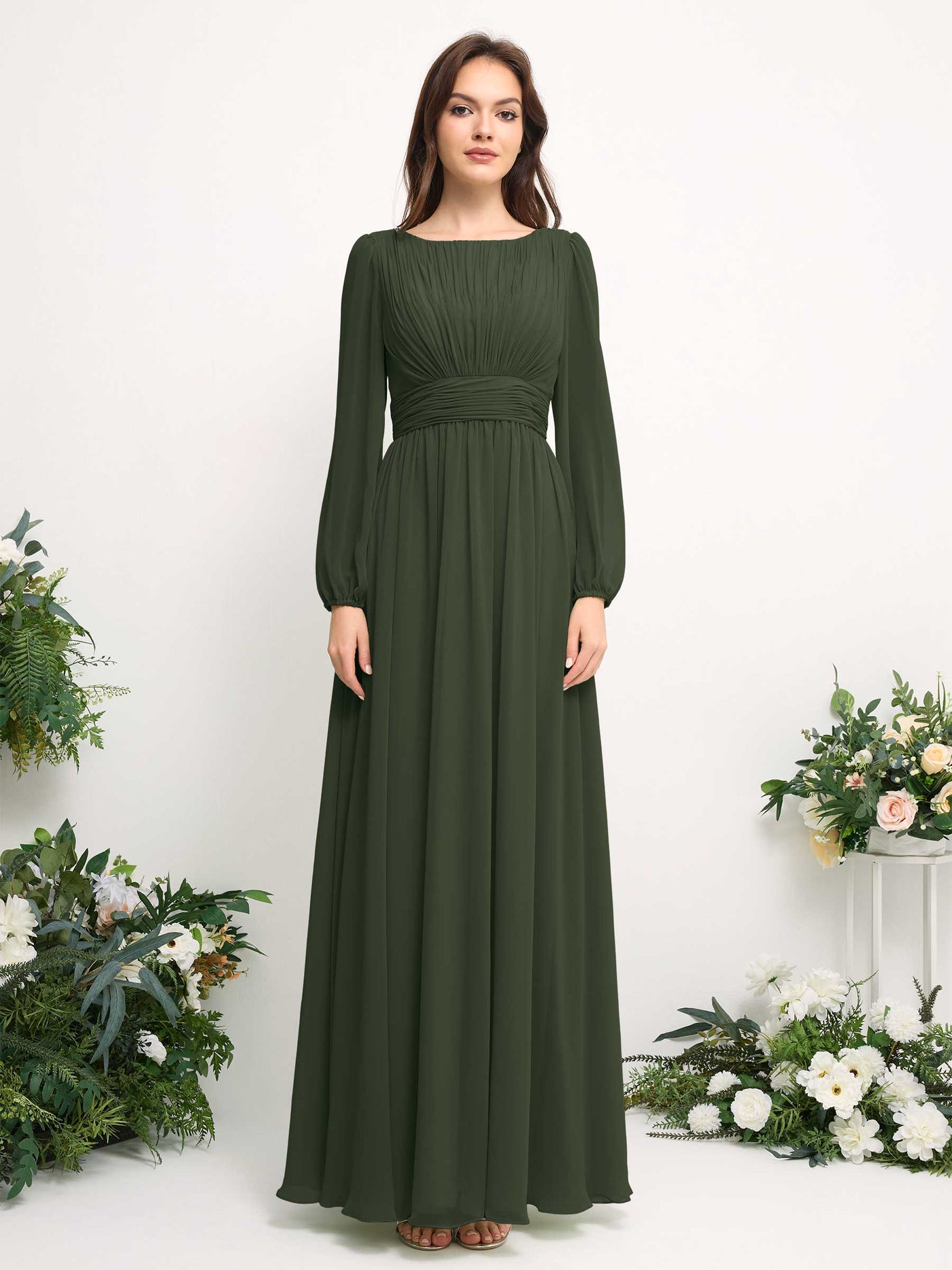 Carlyna Vestido línea A de gasa escote bandeja manga larga para dama de honor Oliva Martini #color_oliva-martini
