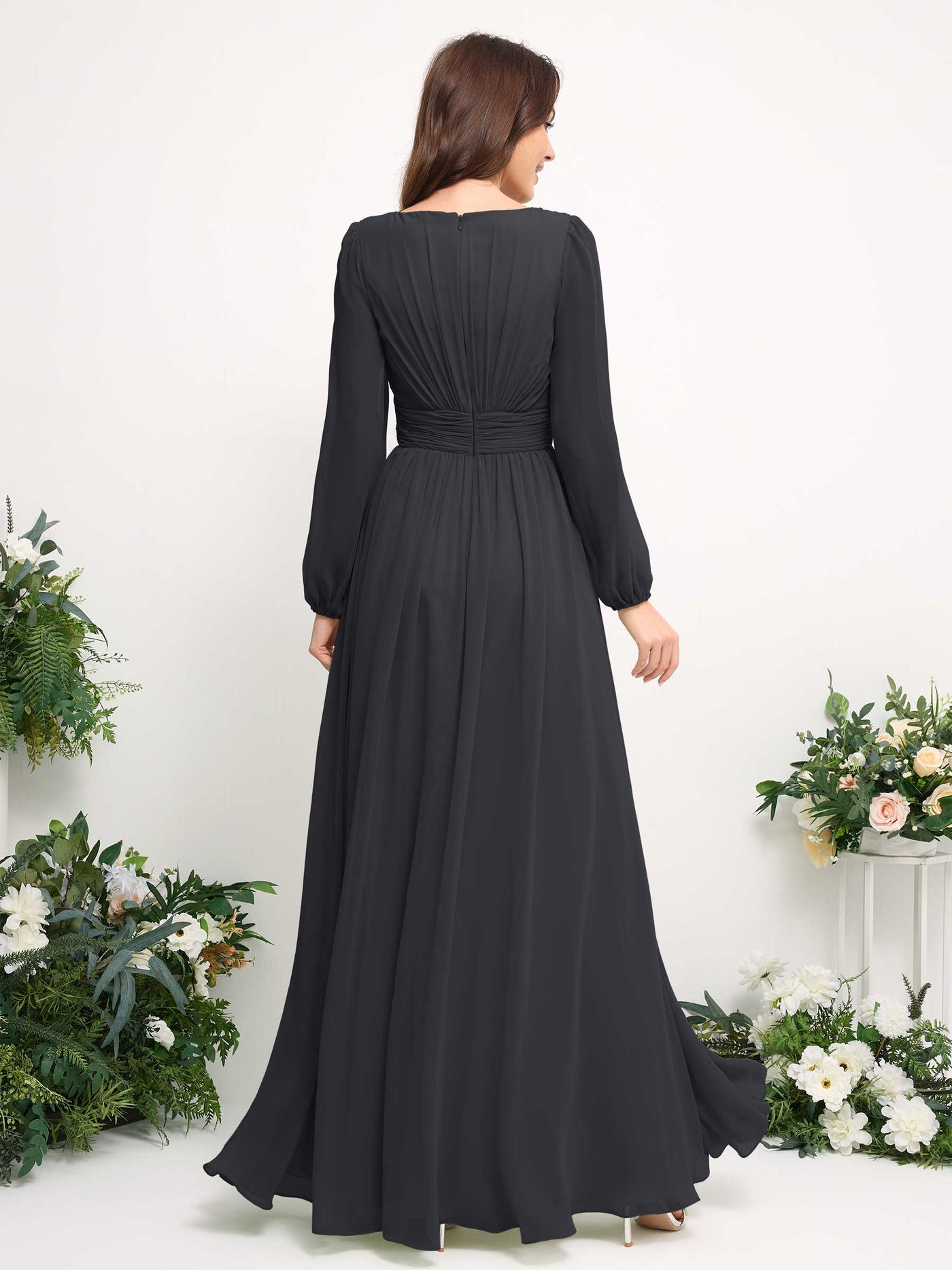 Carlyna Vestido línea A de gasa escote bandeja manga larga para dama de honor Peltre #color_peltre