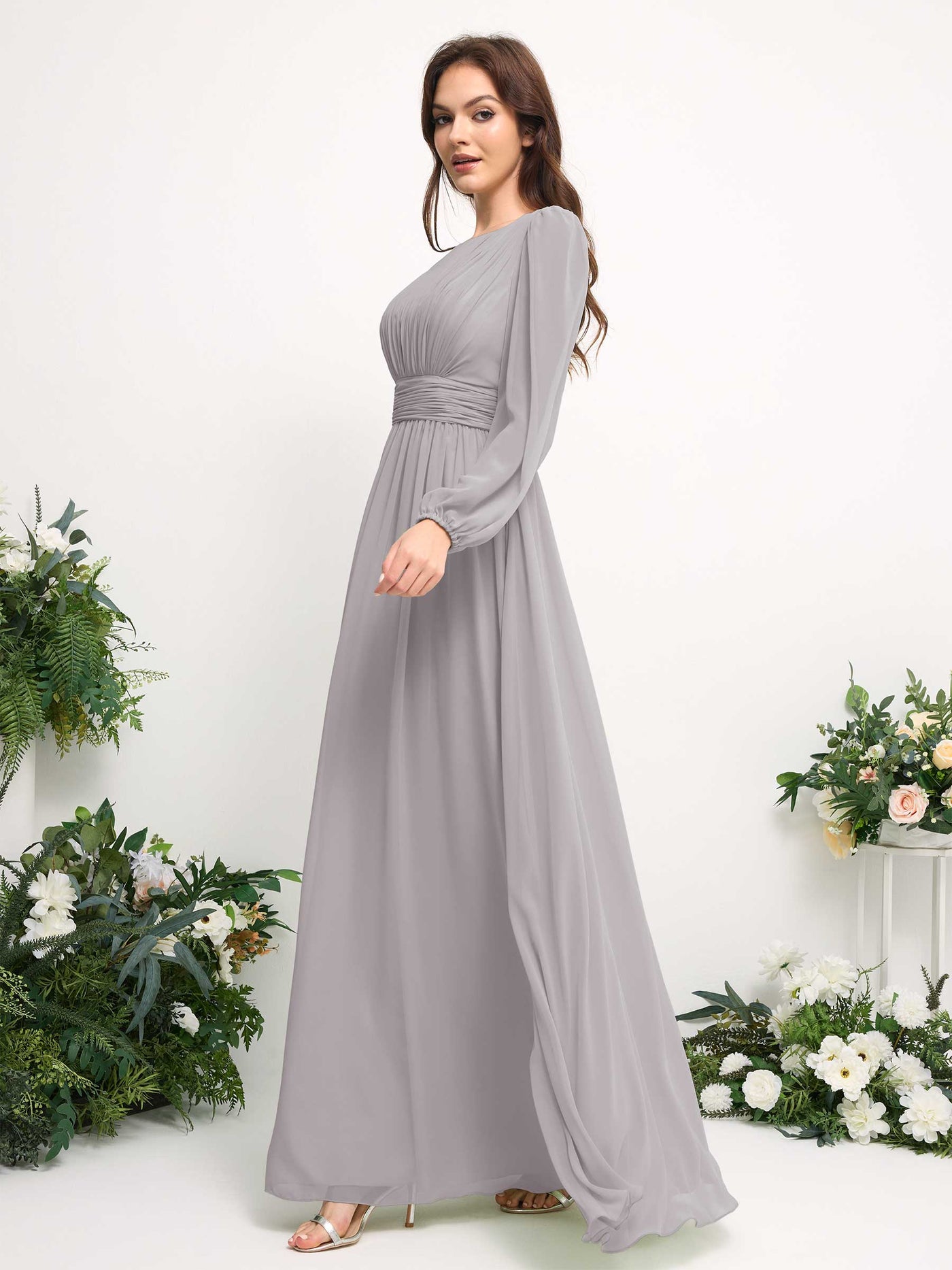 Carlyna Vestido línea A de gasa escote bandeja manga larga para dama de honor Plata #color_plata