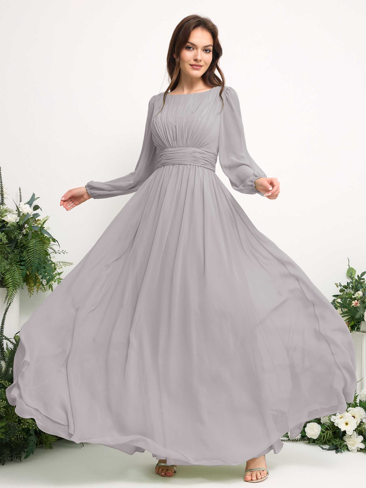 Carlyna Vestido línea A de gasa escote bandeja manga larga para dama de honor Plata #color_plata