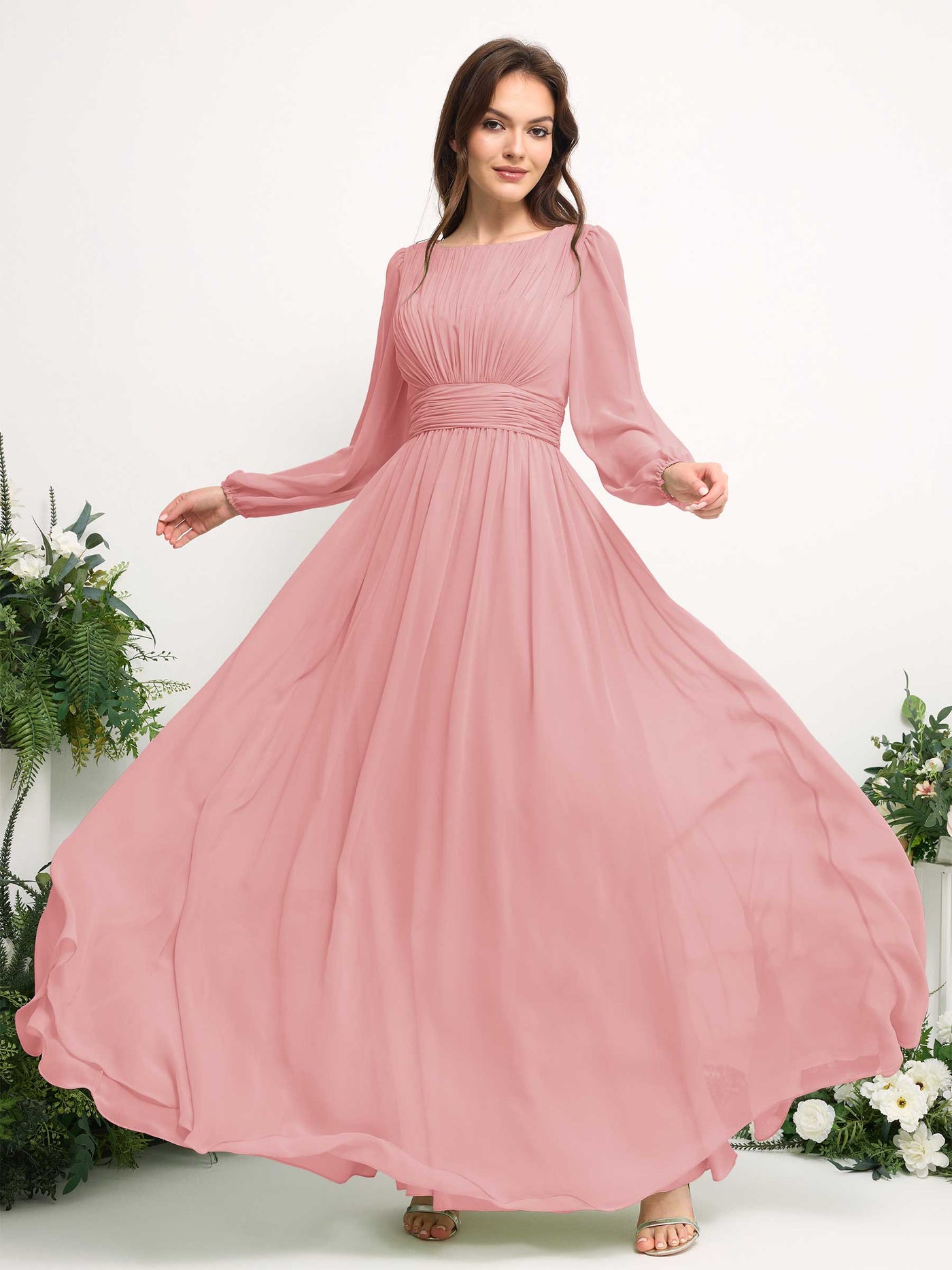 Carlyna Vestido línea A de gasa escote bandeja manga larga para dama de honor Rosa Champán #color_rosa-champ-n