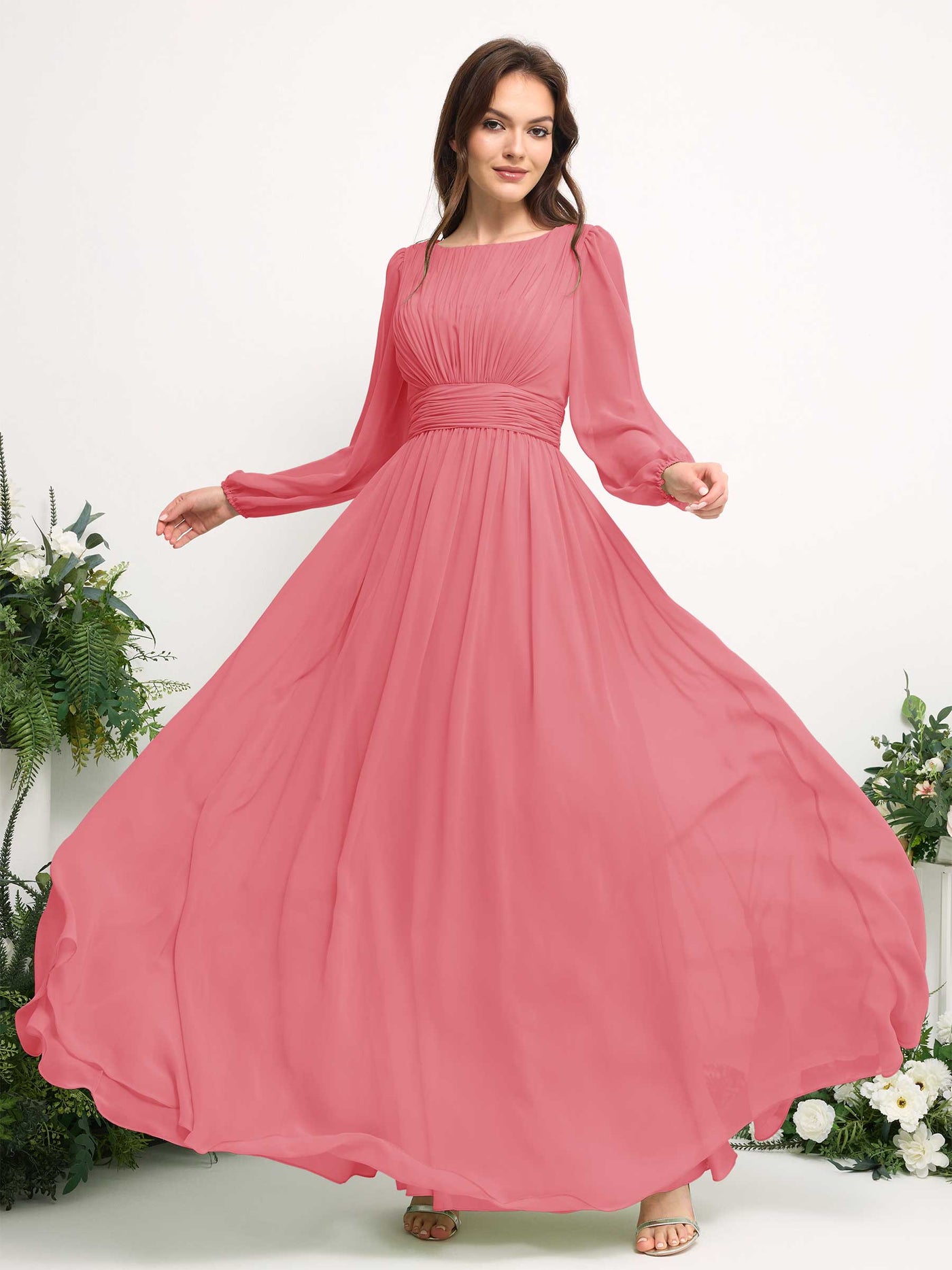 Carlyna Vestido línea A de gasa escote bandeja manga larga para dama de honor Rosa Coral #color_rosa-coral