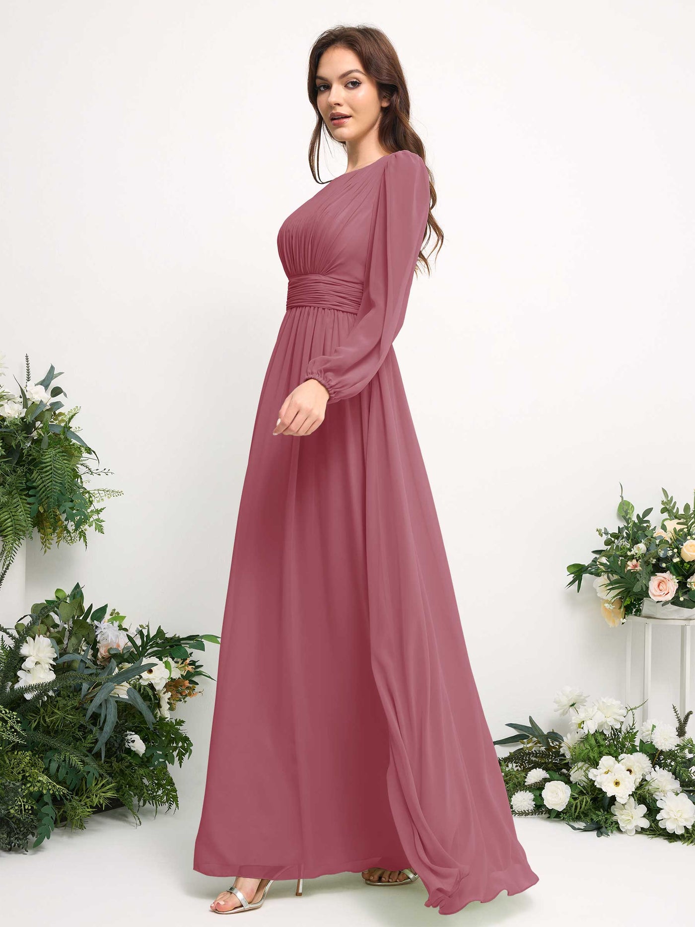 Carlyna Vestido línea A de gasa escote bandeja manga larga para dama de honor Rosa Del Desierto #color_rosa-del-desierto