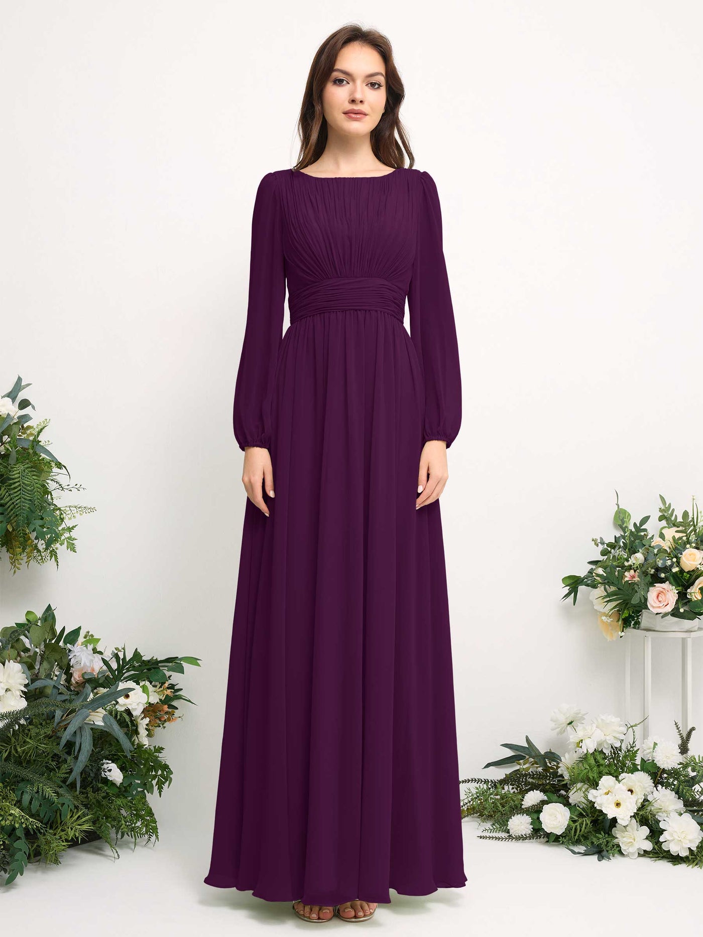 Carlyna Vestido línea A de gasa escote bandeja manga larga para dama de honor Uva #color_uva