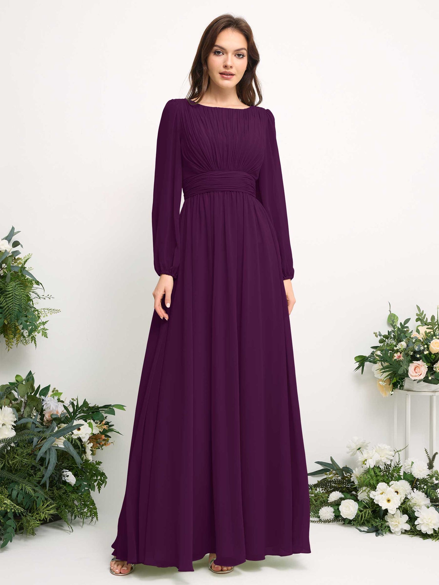 Carlyna Vestido línea A de gasa escote bandeja manga larga para dama de honor Uva #color_uva