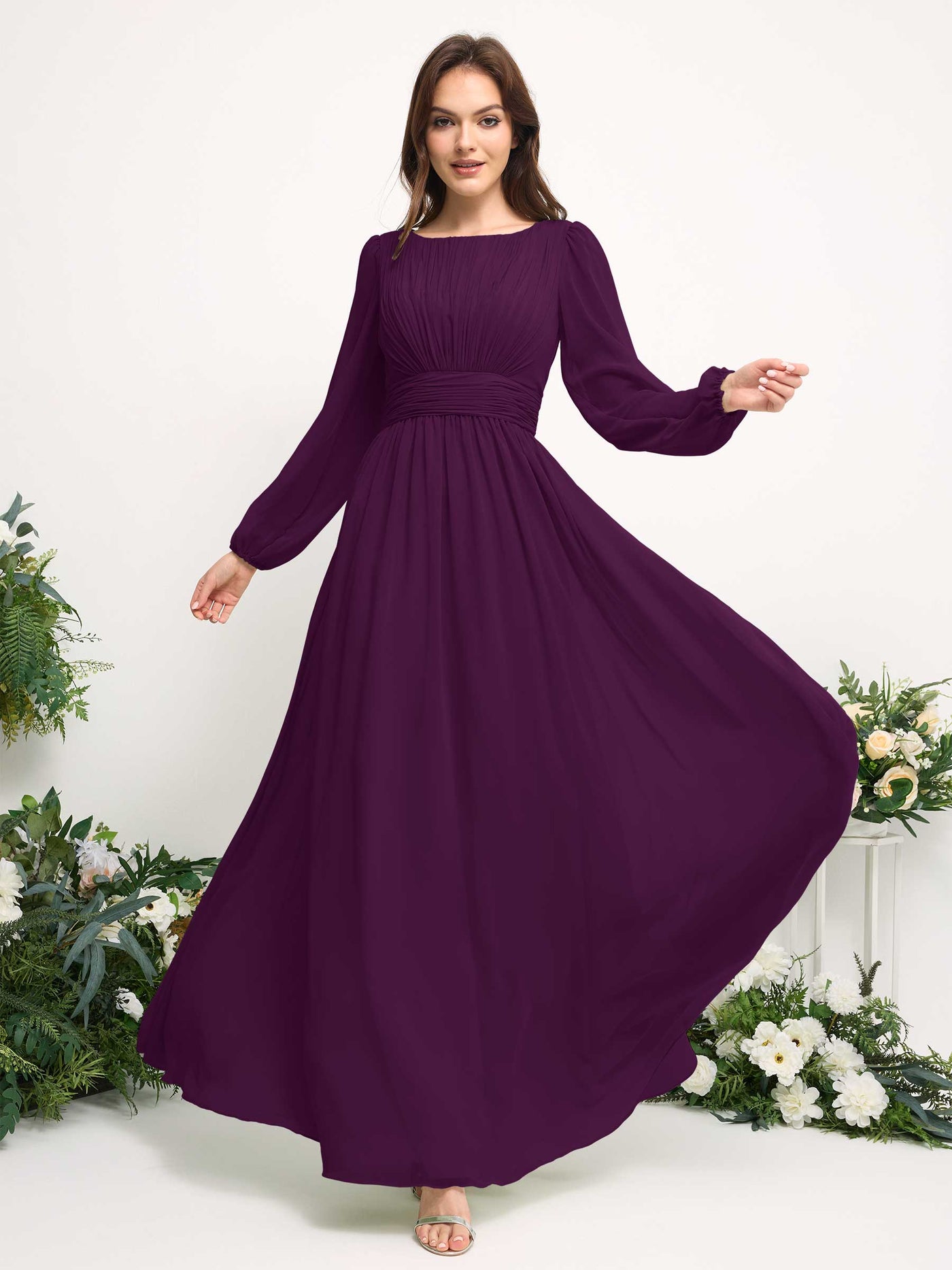 Carlyna Vestido línea A de gasa escote bandeja manga larga para dama de honor Uva #color_uva