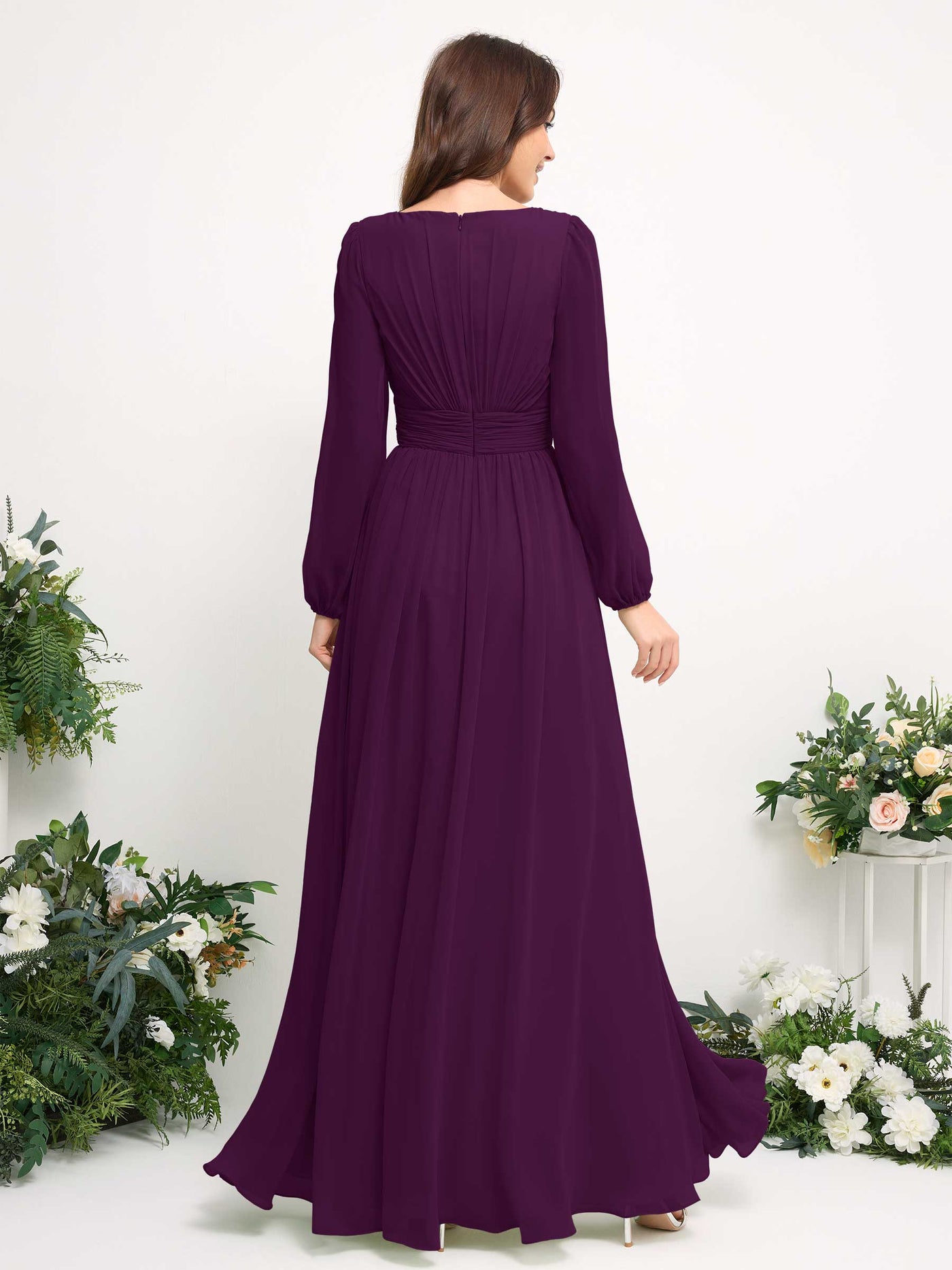 Carlyna Vestido línea A de gasa escote bandeja manga larga para dama de honor Uva #color_uva