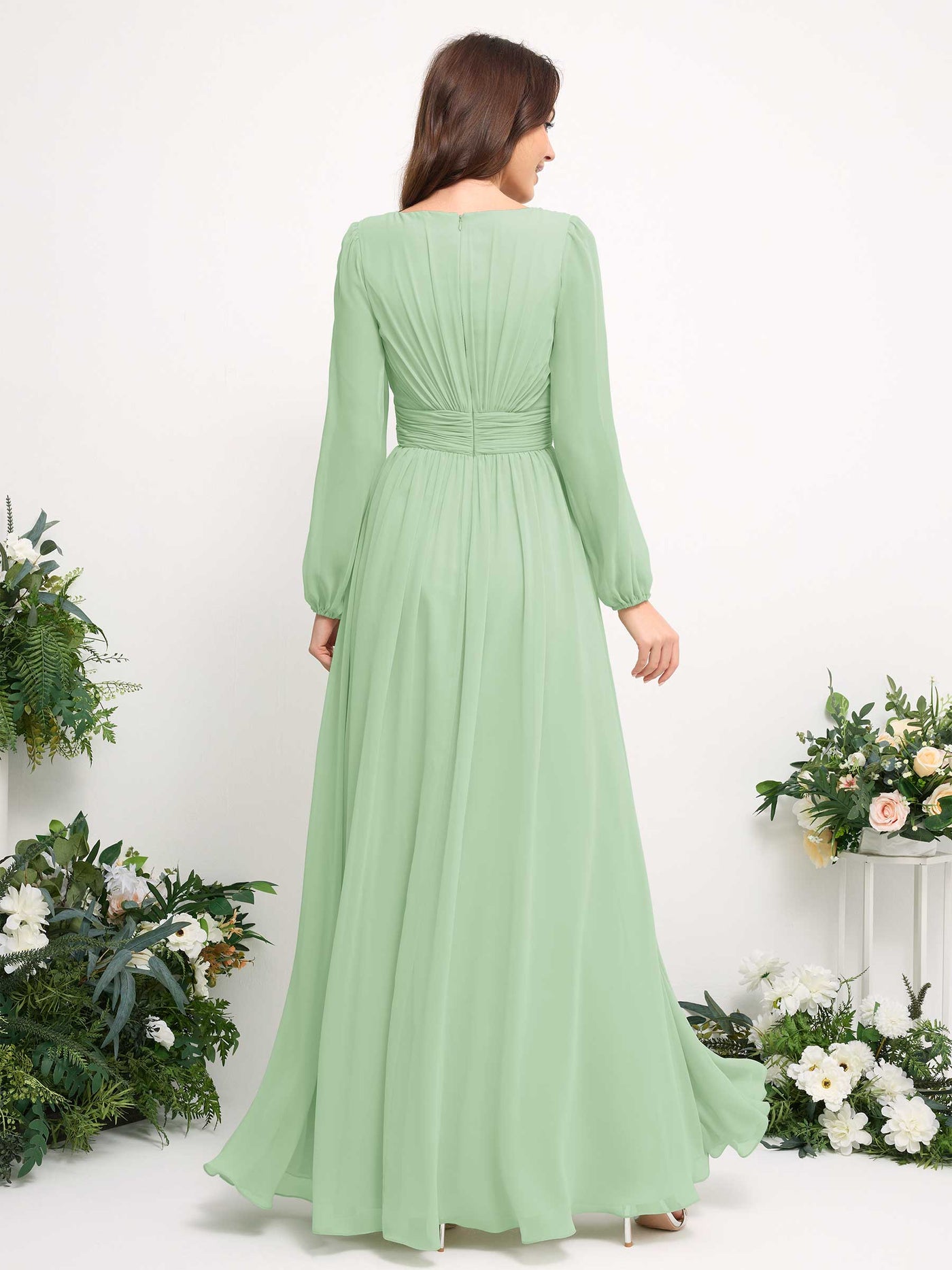 Carlyna Vestido línea A de gasa escote bandeja manga larga para dama de honor Verde Menta #color_verde-menta