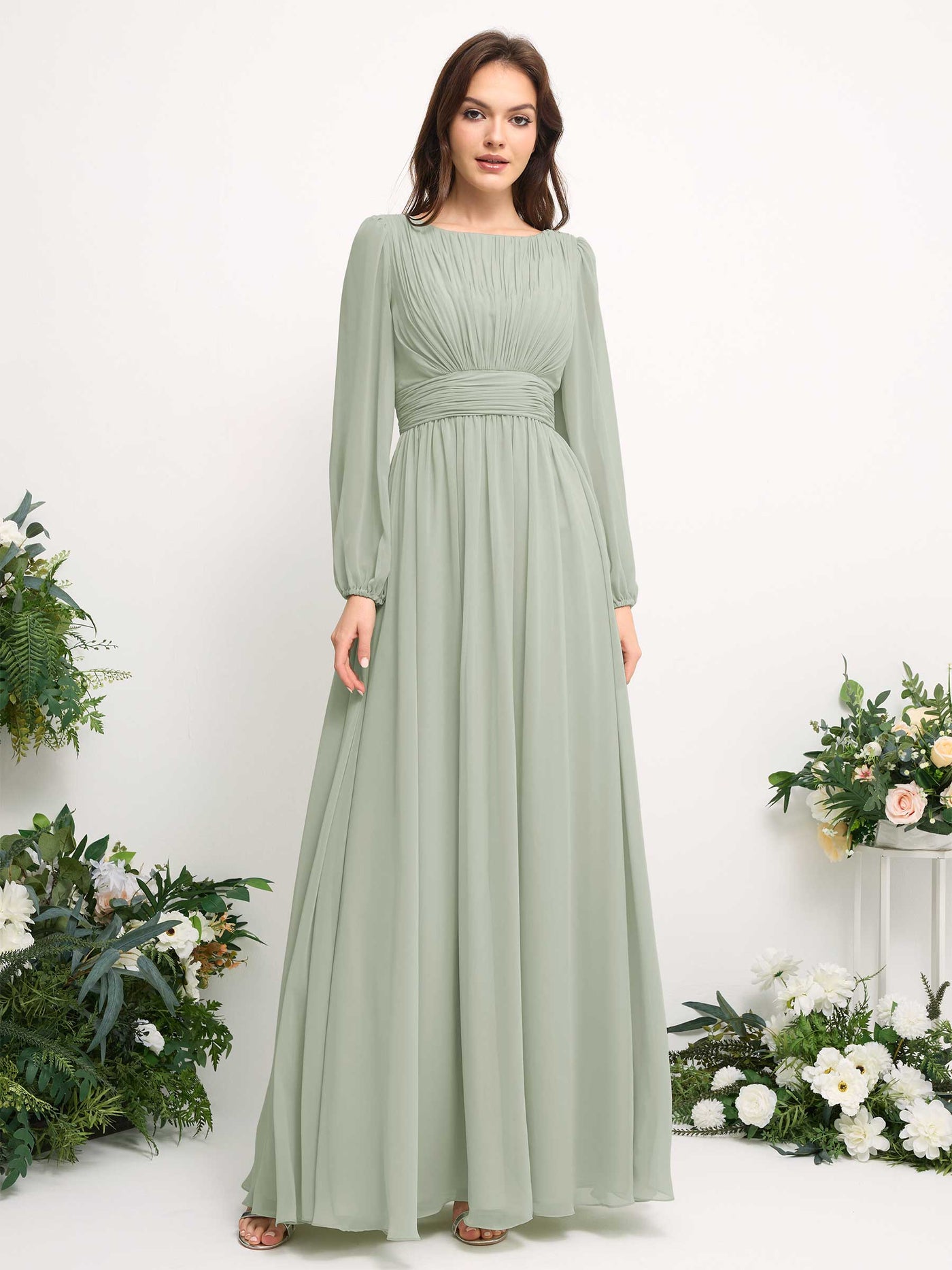 Carlyna Vestido línea A de gasa escote bandeja manga larga para dama de honor Verde Salvia #color_verde-salvia