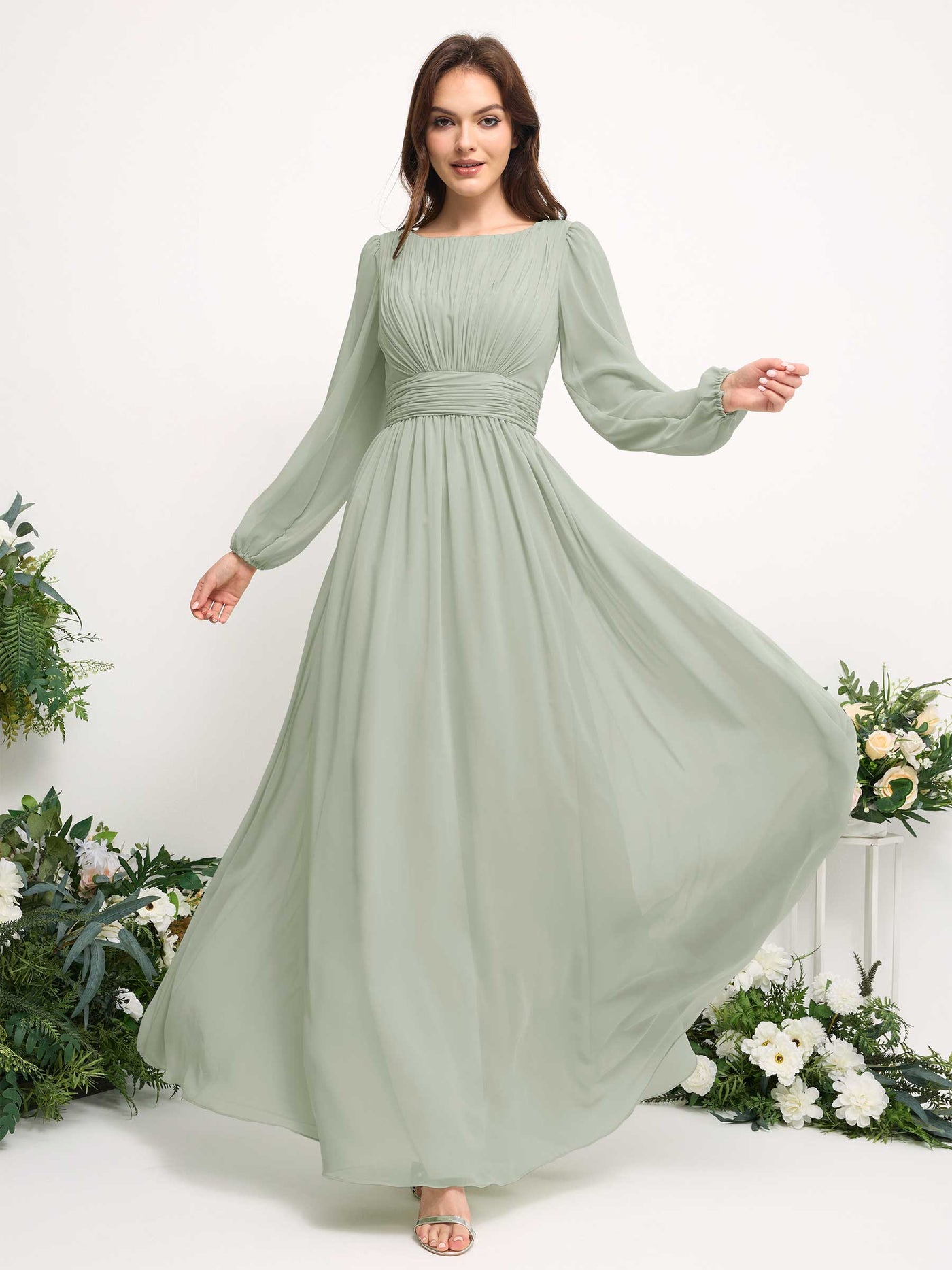 Carlyna Vestido línea A de gasa escote bandeja manga larga para dama de honor Verde Salvia #color_verde-salvia