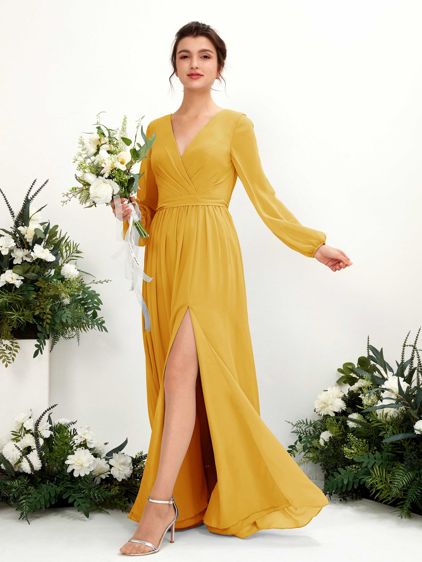 Carlyna Vestido línea A escote en V abertura pierna manga larga hasta el suelo dama de honor Amarillo Mostaza #color_amarillo-mostaza