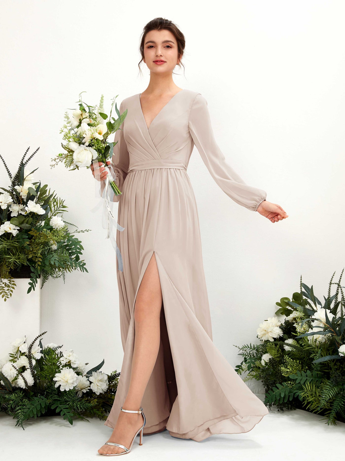 Carlyna Vestido línea A escote en V abertura pierna manga larga hasta el suelo dama de honor Champán #color_champ-n
