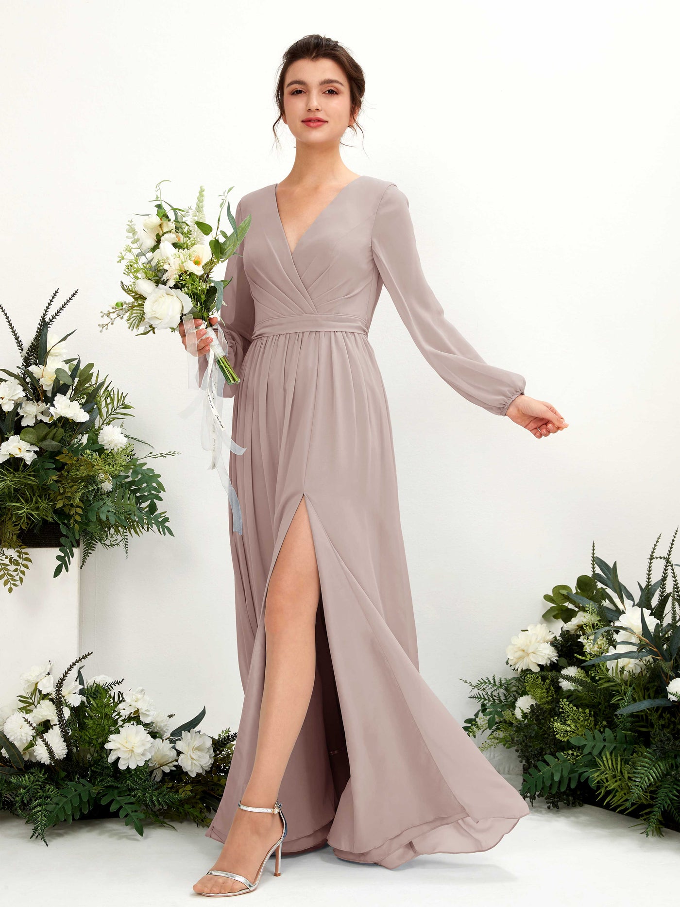 Carlyna Vestido línea A escote en V abertura pierna manga larga hasta el suelo dama de honor Gris Pardo #color_gris-pardo