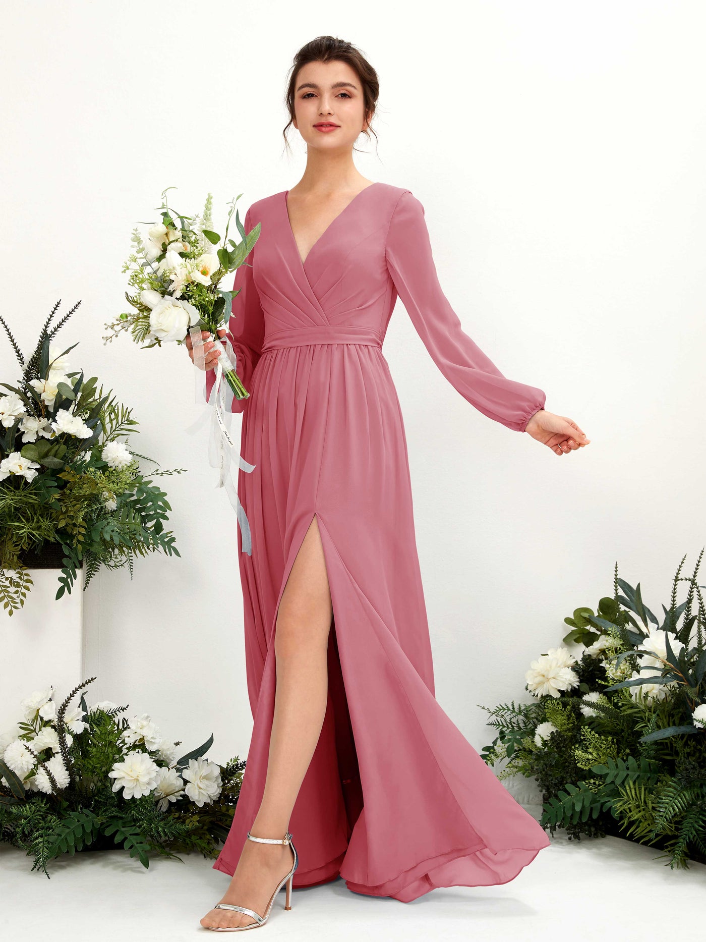 Carlyna Vestido línea A escote en V abertura pierna manga larga hasta el suelo dama de honor Rosa Del Desierto #color_rosa-del-desierto