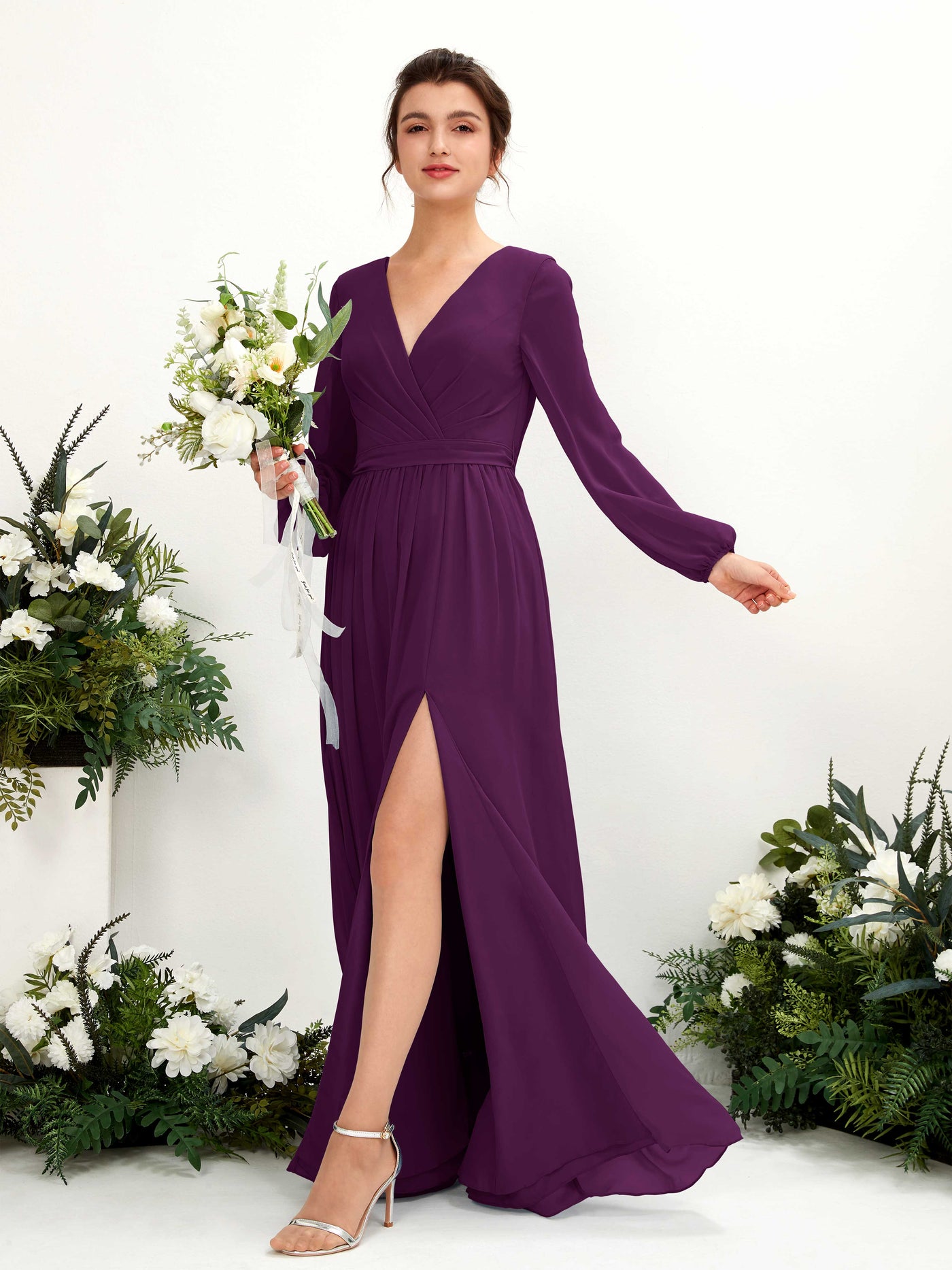 Carlyna Vestido línea A escote en V abertura pierna manga larga hasta el suelo dama de honor Uva #color_uva
