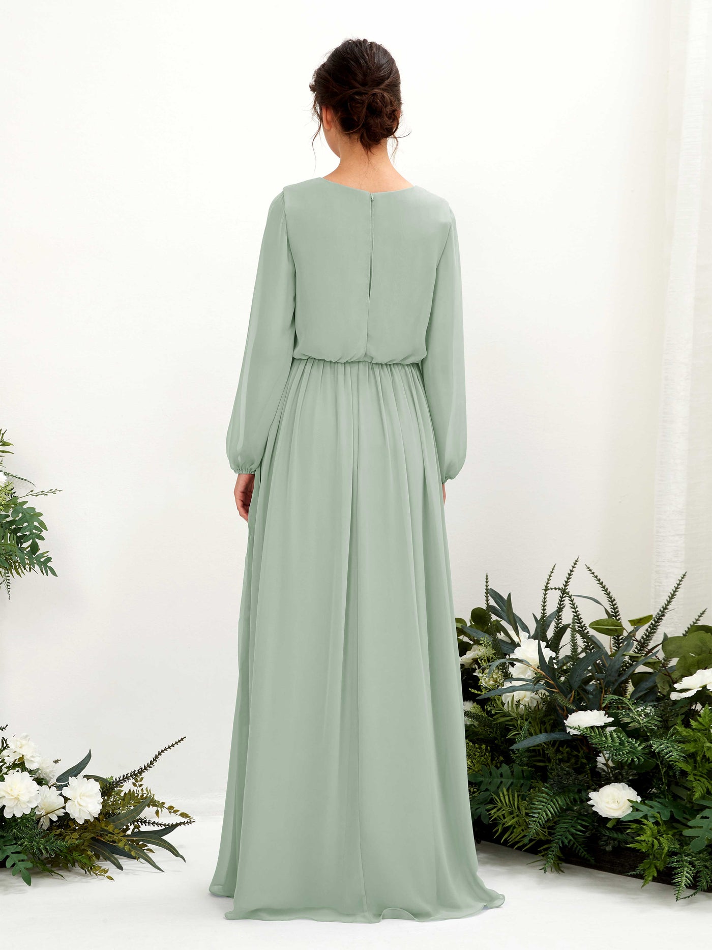 Carlyna Vestido línea A escote en V abertura pierna manga larga hasta el suelo dama de honor Verde Salvia #color_verde-salvia