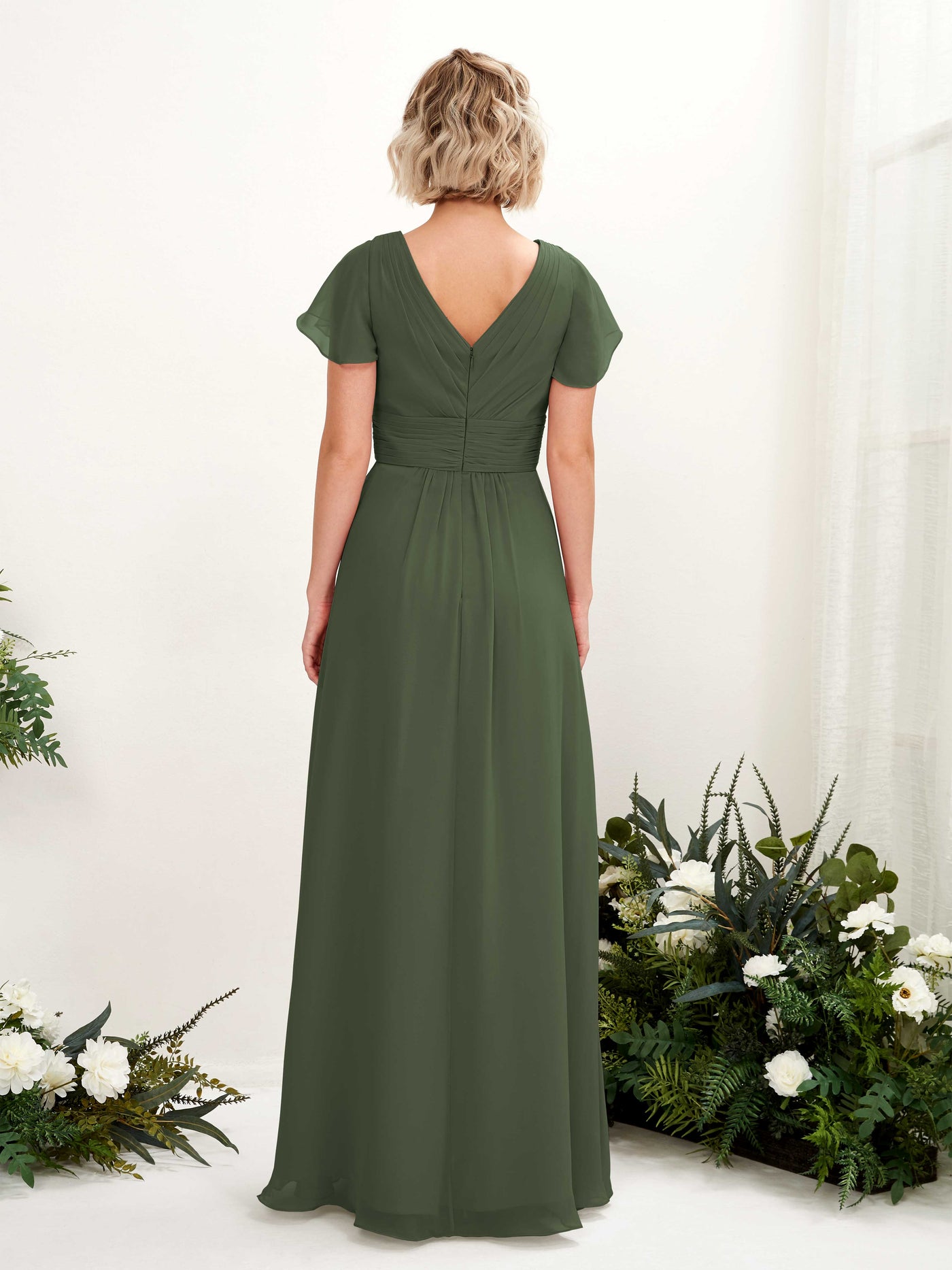 Carlyna Vestido línea A escote en V escote cruzado manga con vuelo hasta el suelo Oliva Martini #color_oliva-martini