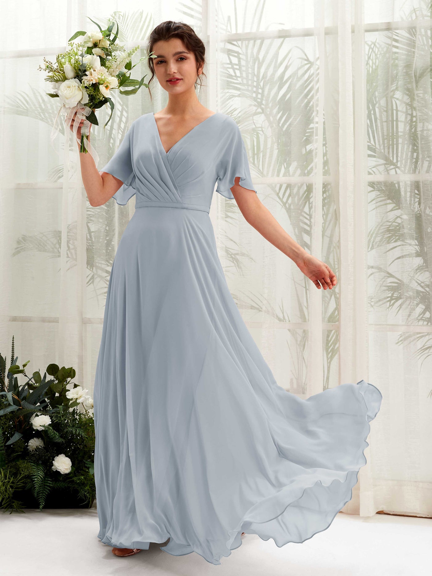 Carlyna Vestido Línea A Escote en V Escote cruzado Manga con vuelo Hasta el suelo Vestidos de dama de honor Azul Empolvado Mejorado #color_azul-empolvado-mejorado