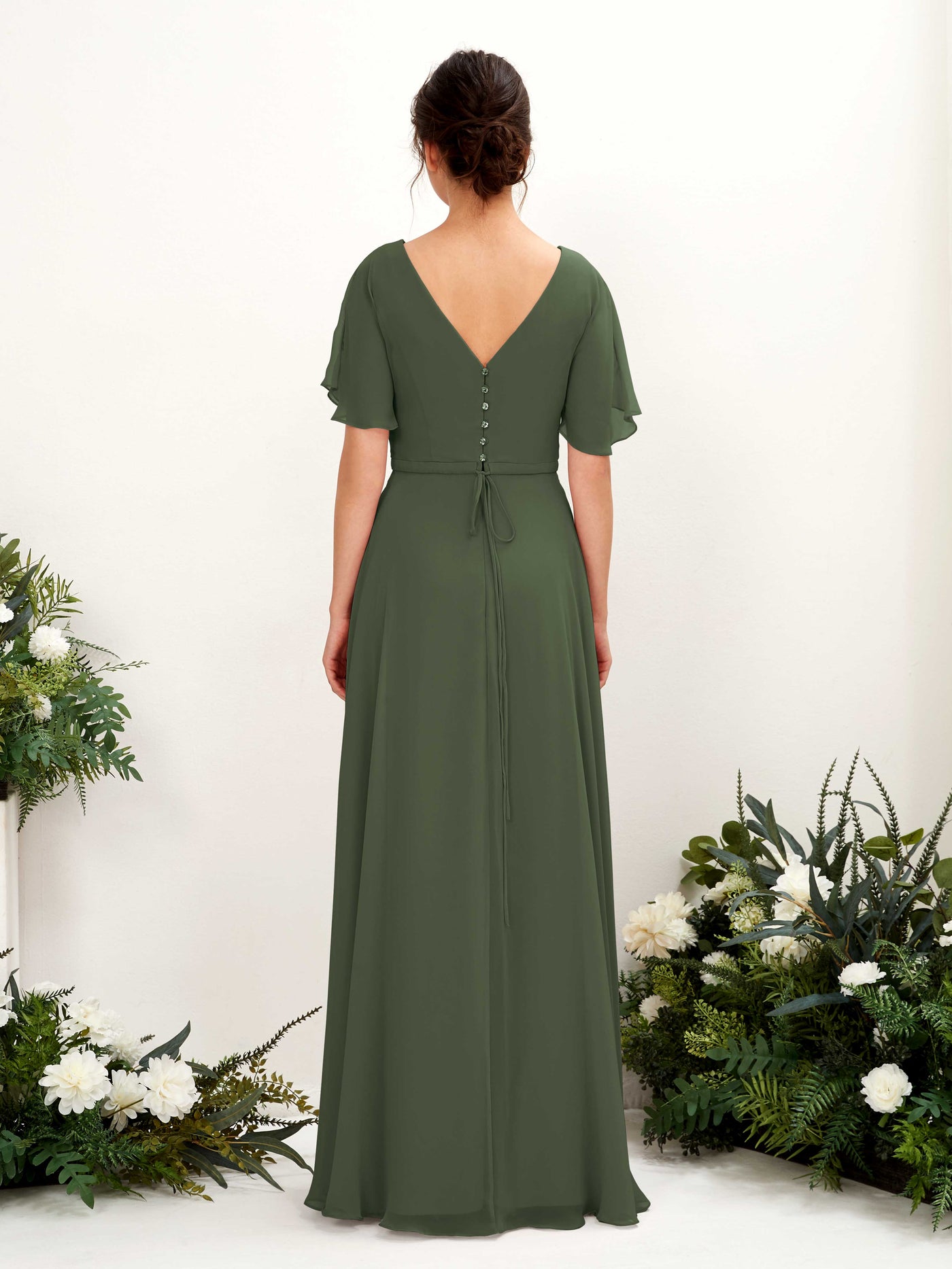 Carlyna Vestido Línea A Escote en V Escote cruzado Manga con vuelo Hasta el suelo Vestidos de dama de honor Oliva Martini #color_oliva-martini