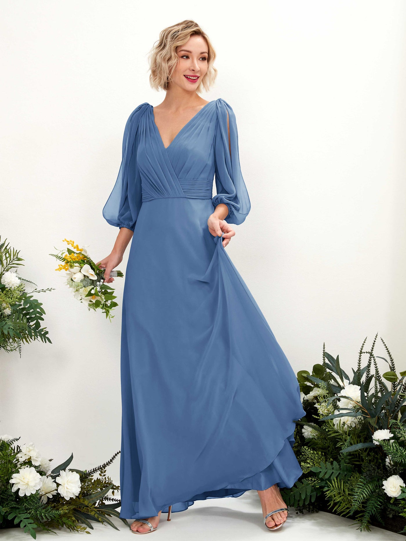 Carlyna Vestido Línea A Escote en V Escote cruzado Manga tres cuartos Hasta el suelo Vestidos de dama de honor Azul polvoriento #color_azul-polvoriento